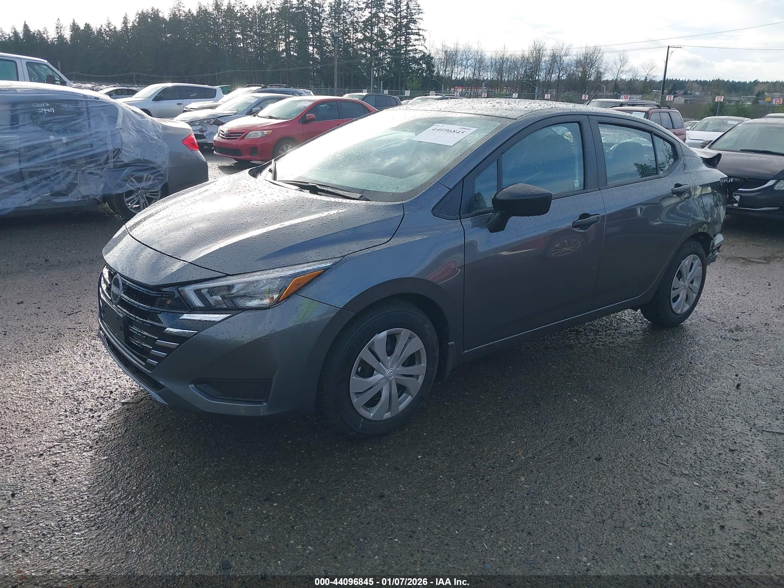 NISSAN VERSA image 2