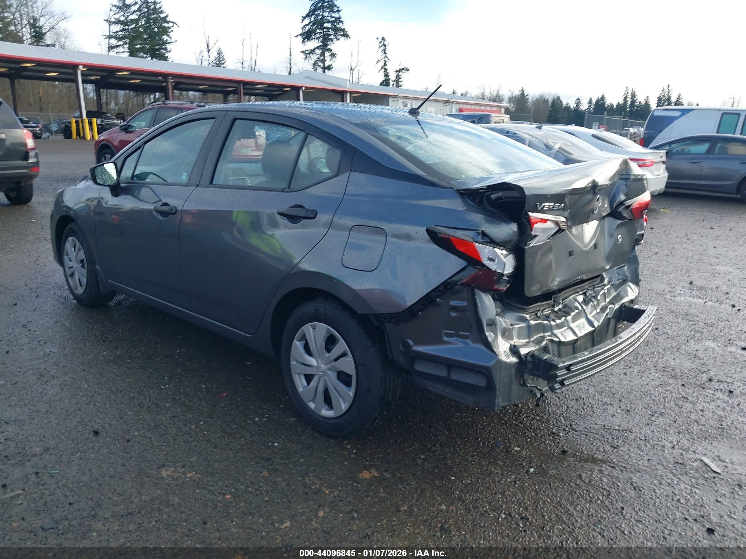 NISSAN VERSA image 3