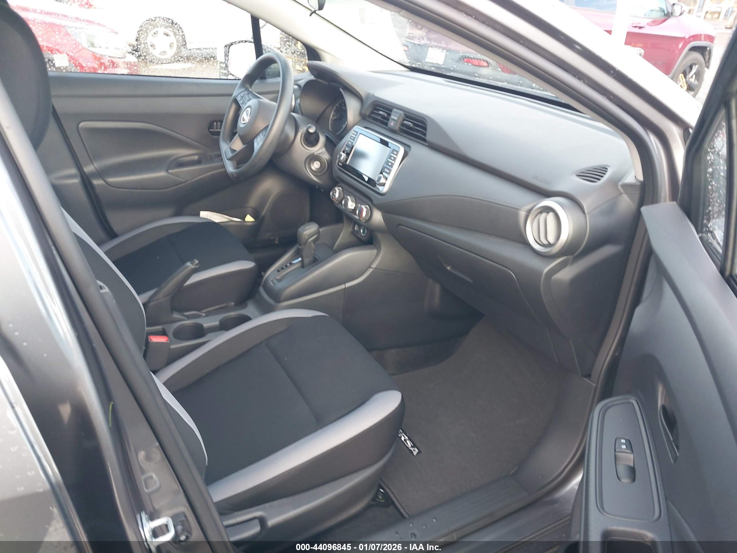 NISSAN VERSA image 5