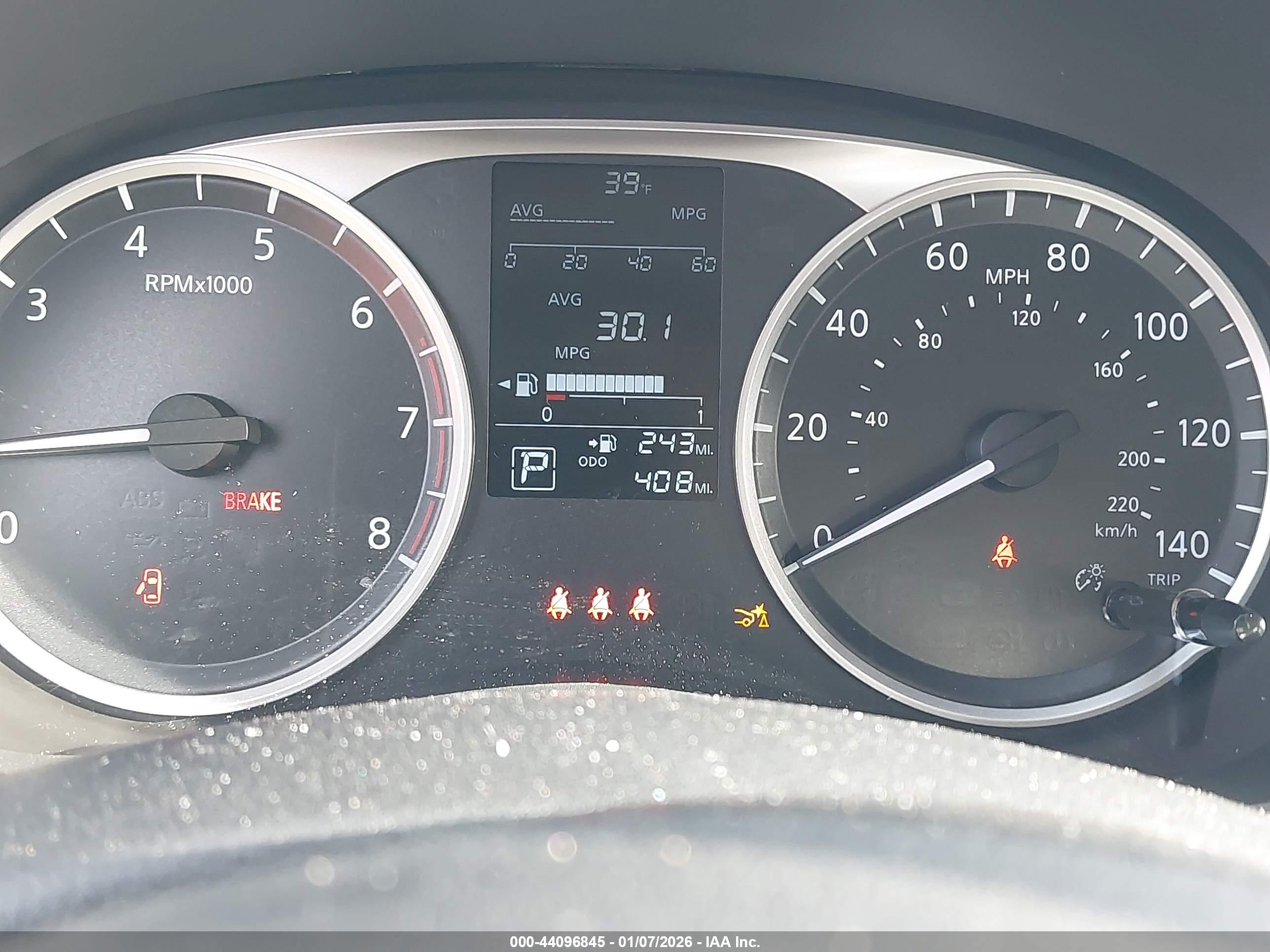 NISSAN VERSA image 7