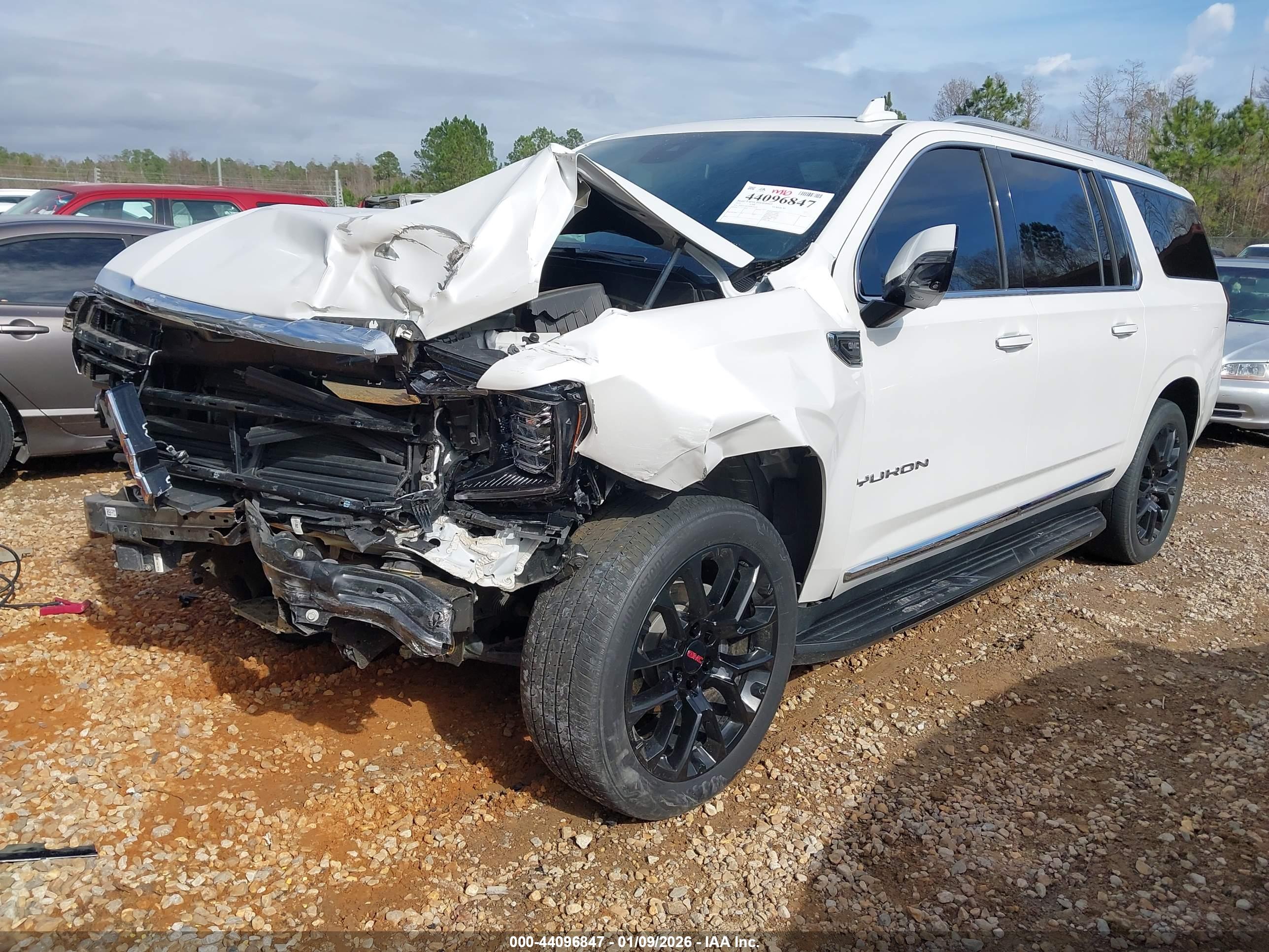 GMC YUKON image 2