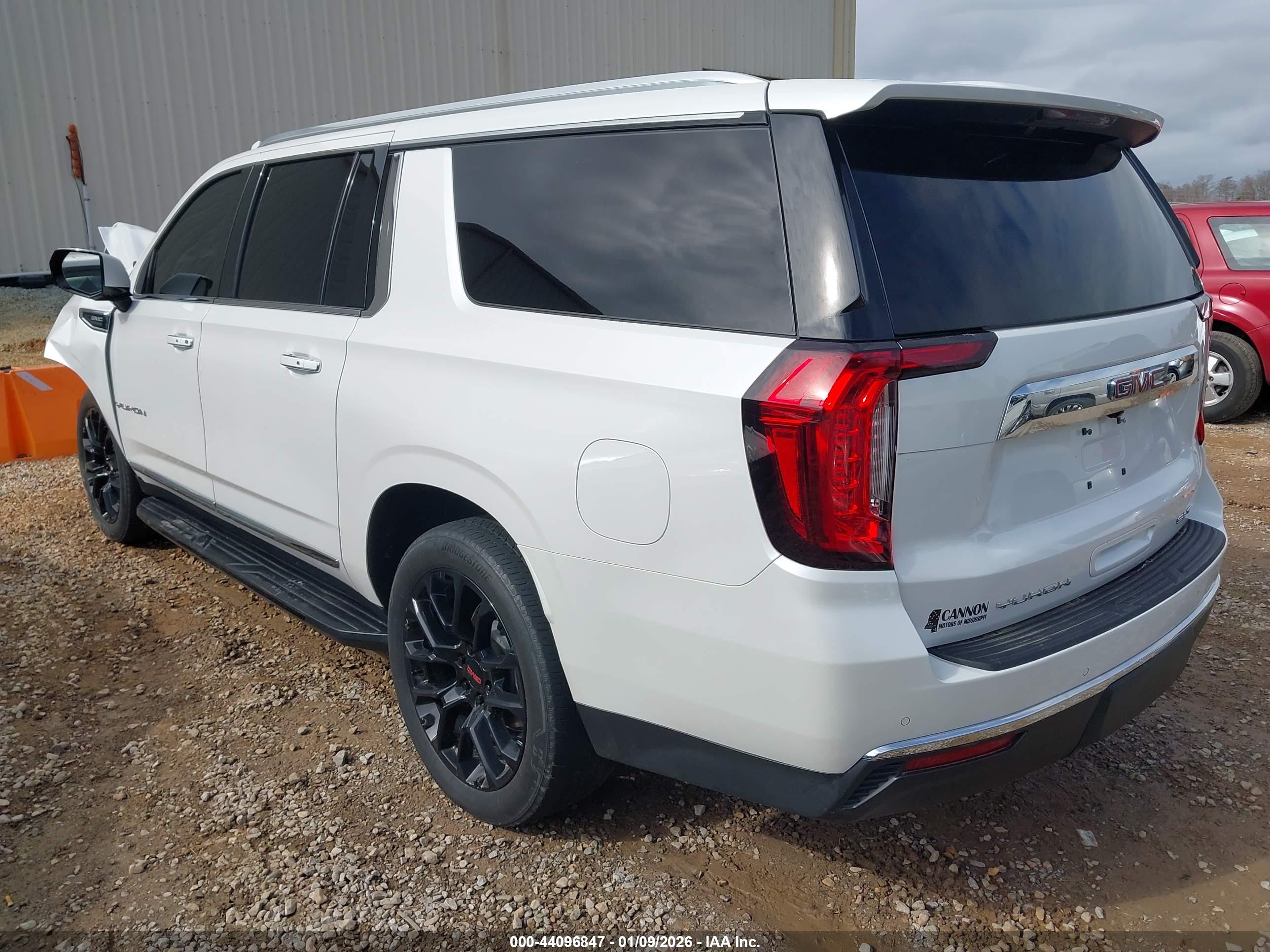 GMC YUKON image 3