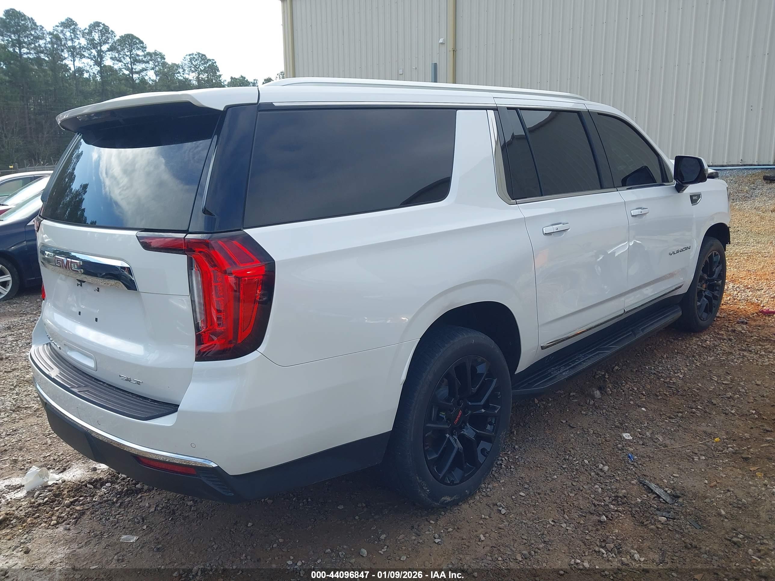 GMC YUKON image 4