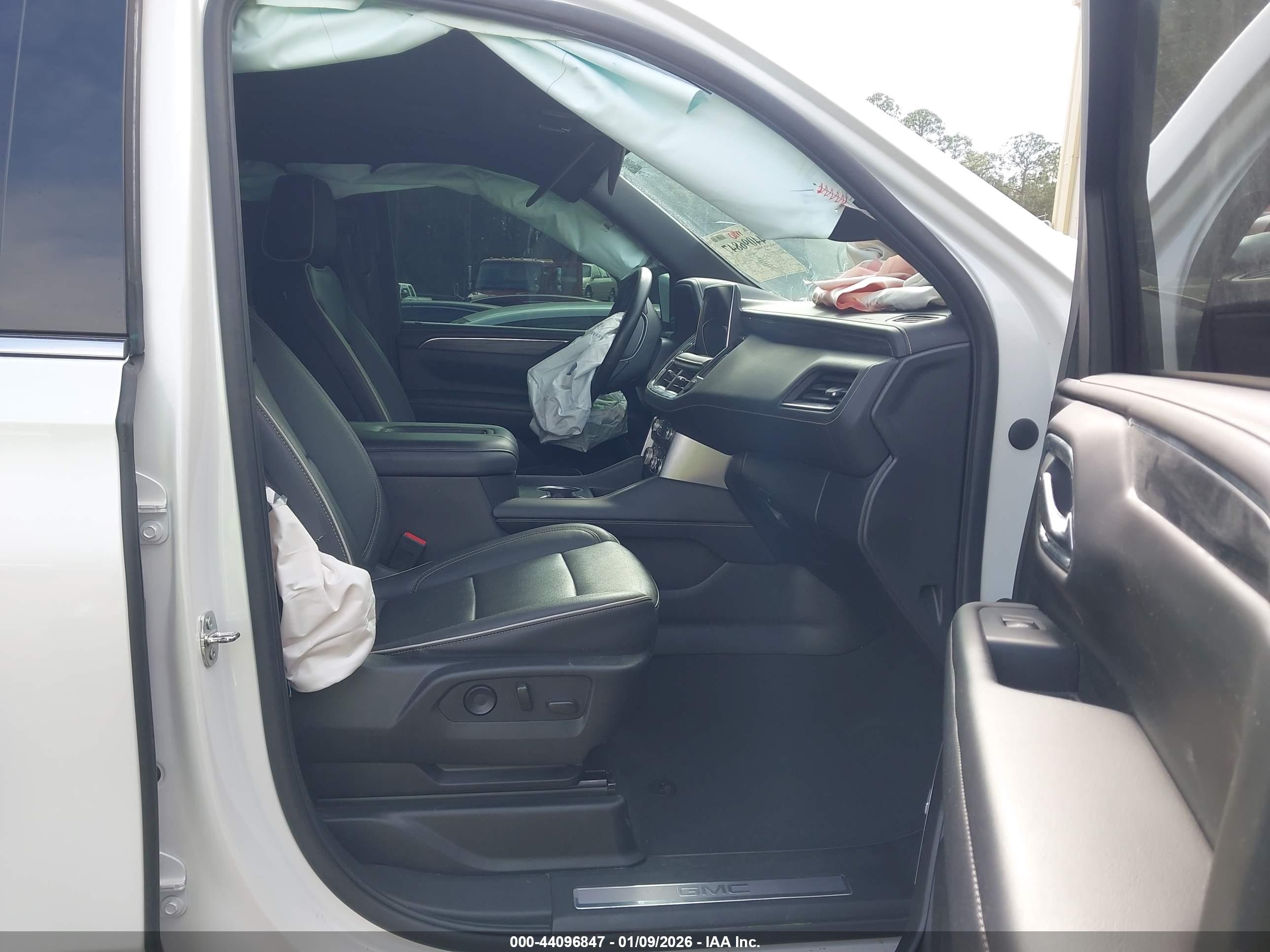 GMC YUKON image 5