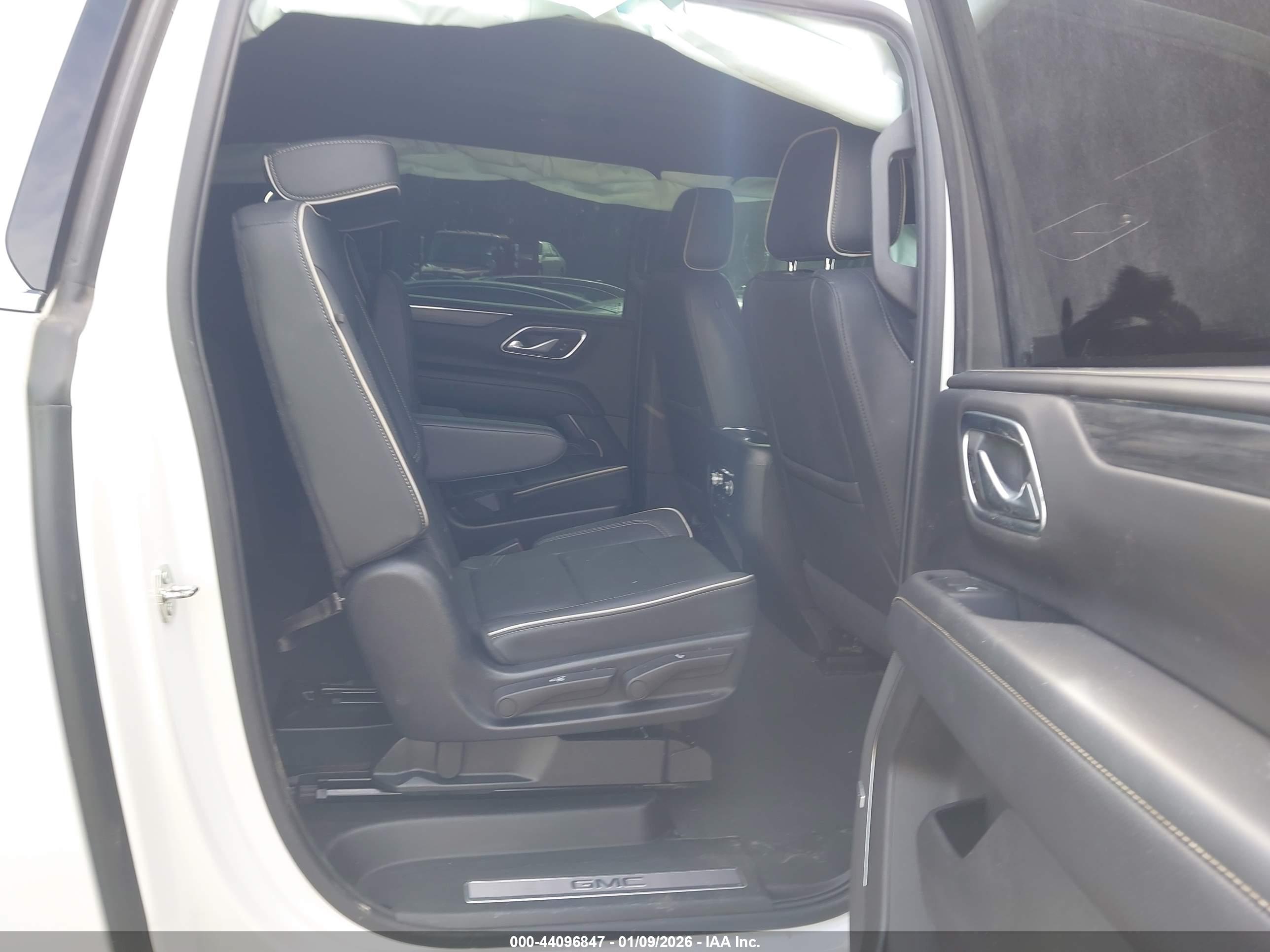 GMC YUKON image 8