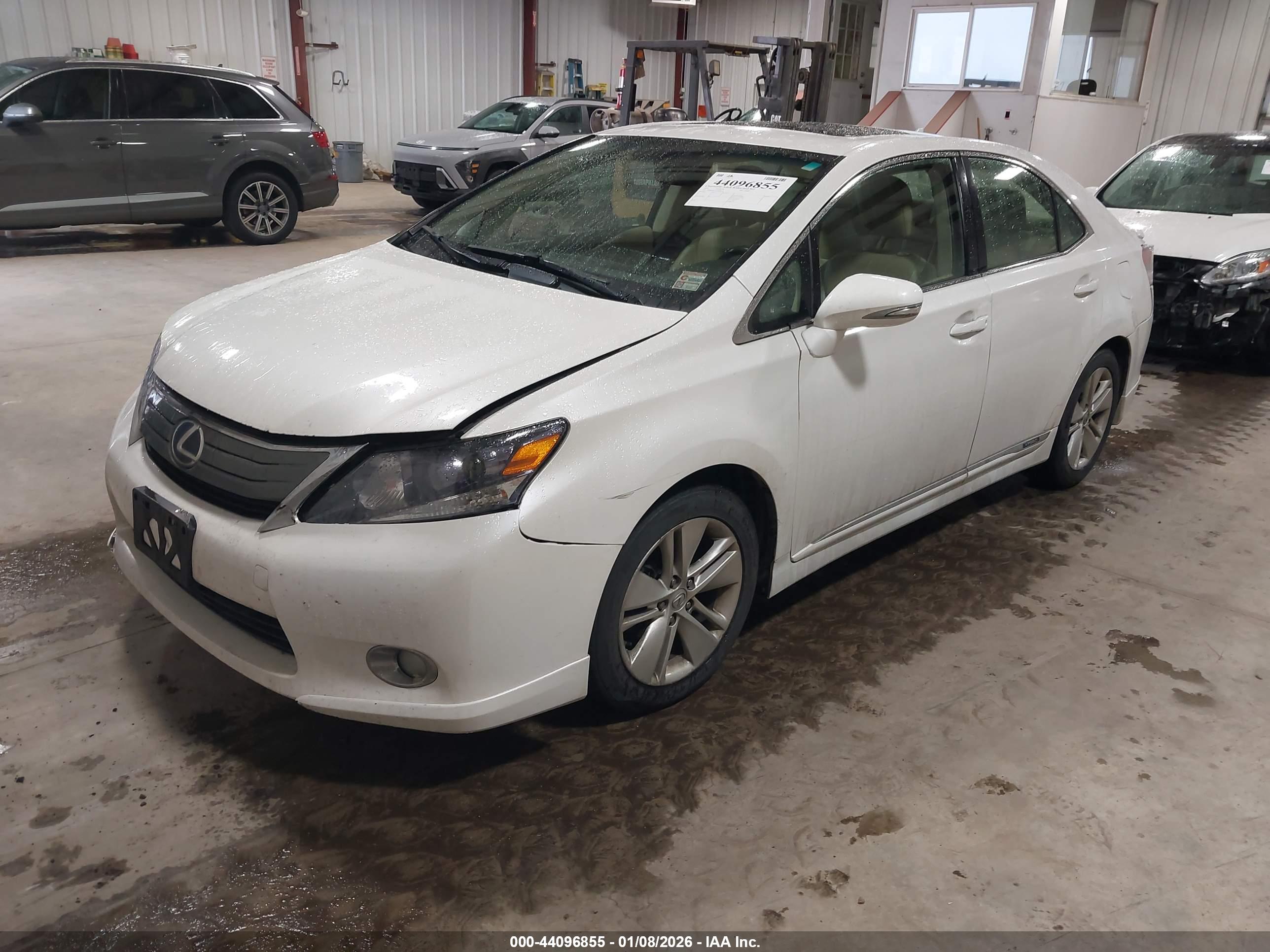 LEXUS HS image 2