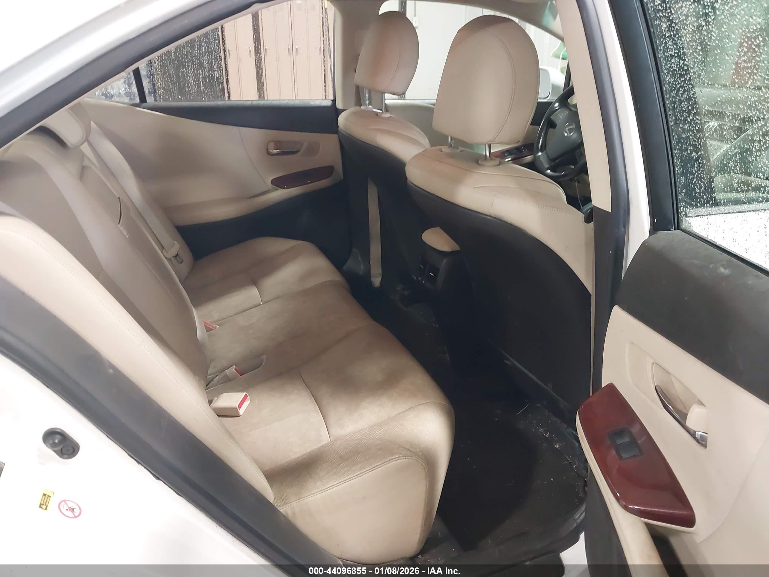 LEXUS HS image 8
