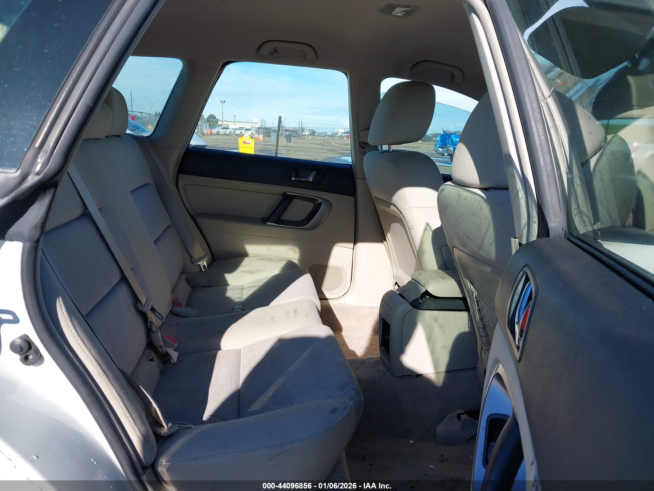 SUBARU OUTBACK image 8