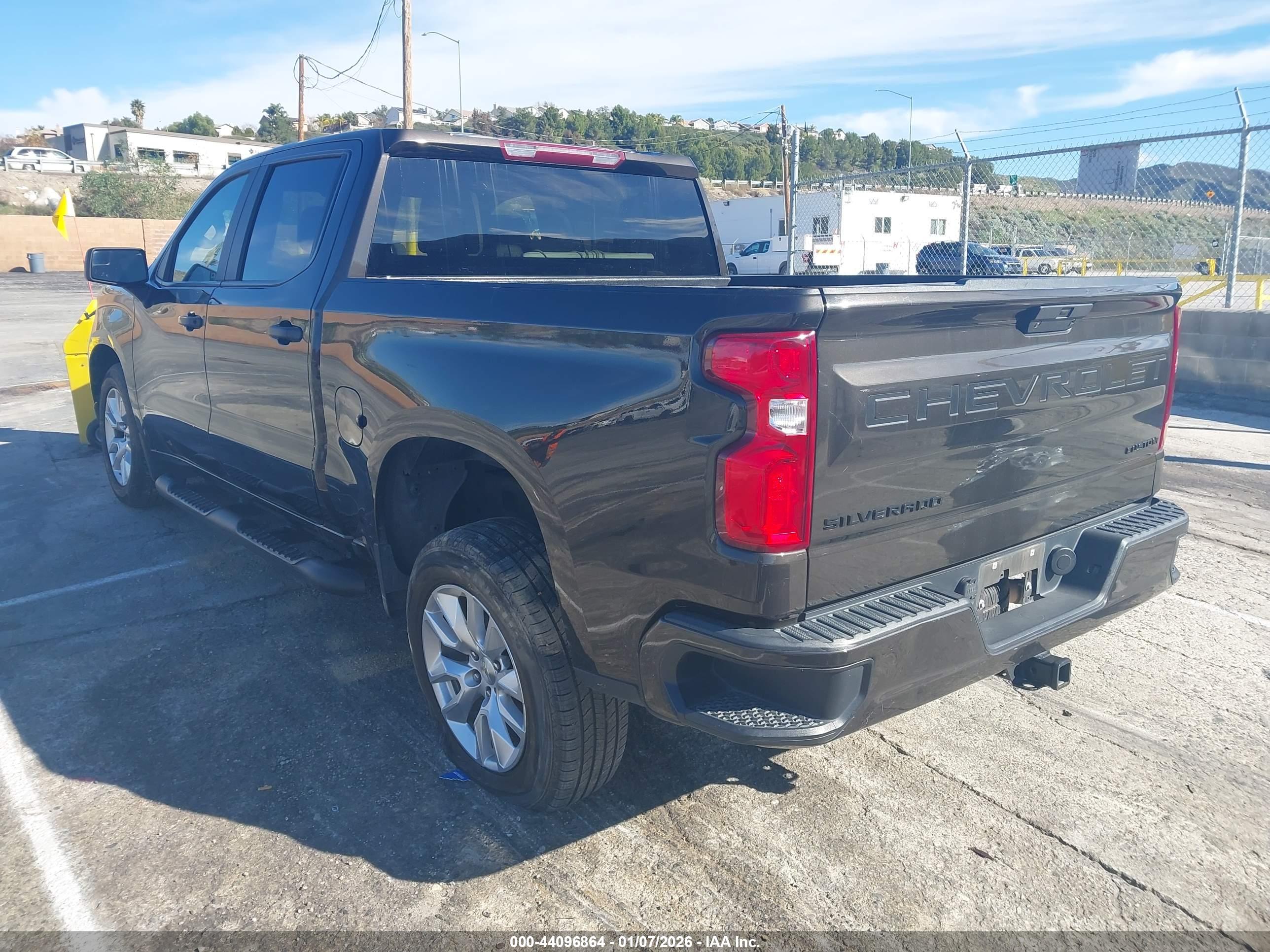CHEVROLET SILVERADO image 3