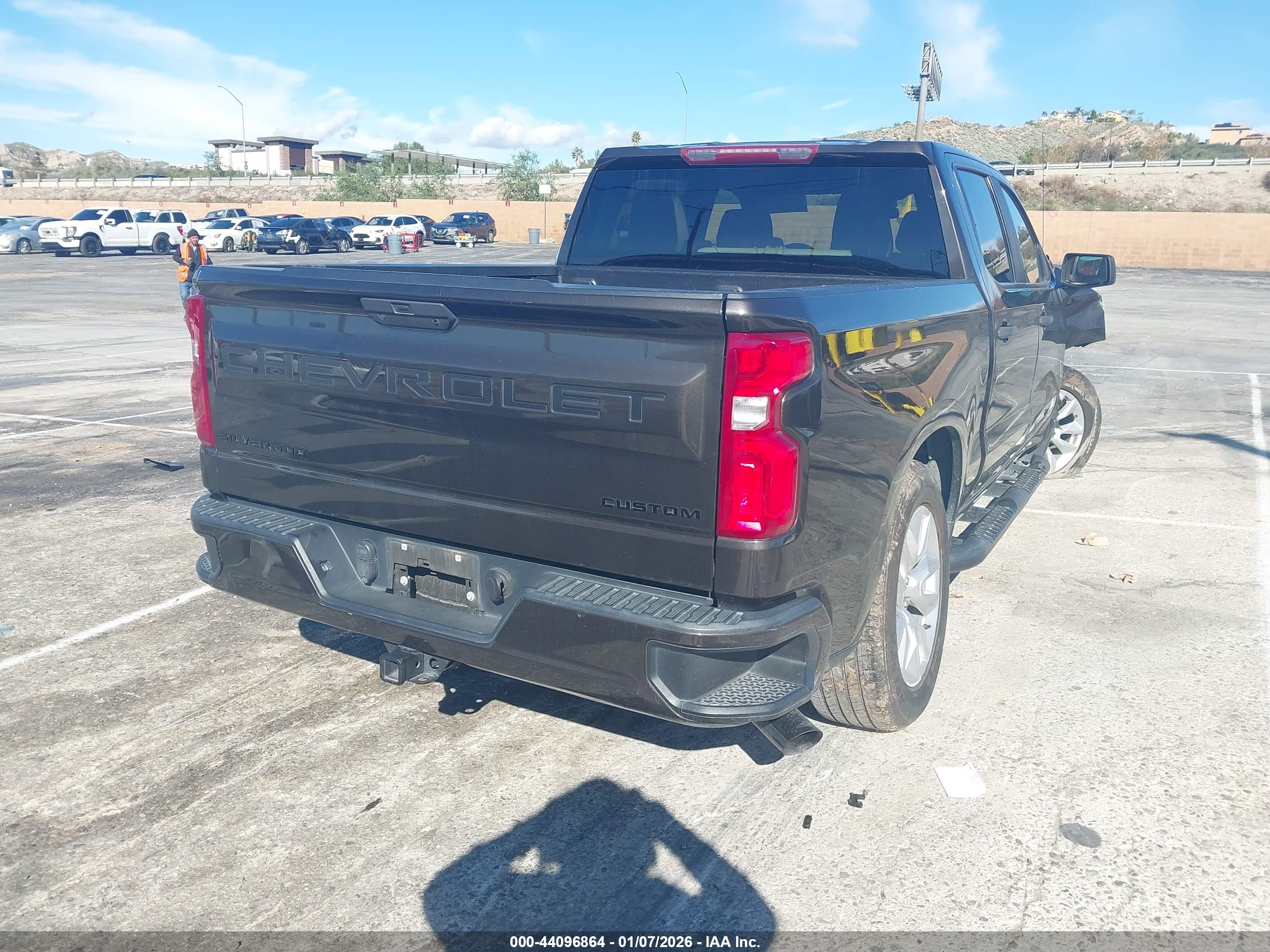 CHEVROLET SILVERADO image 4