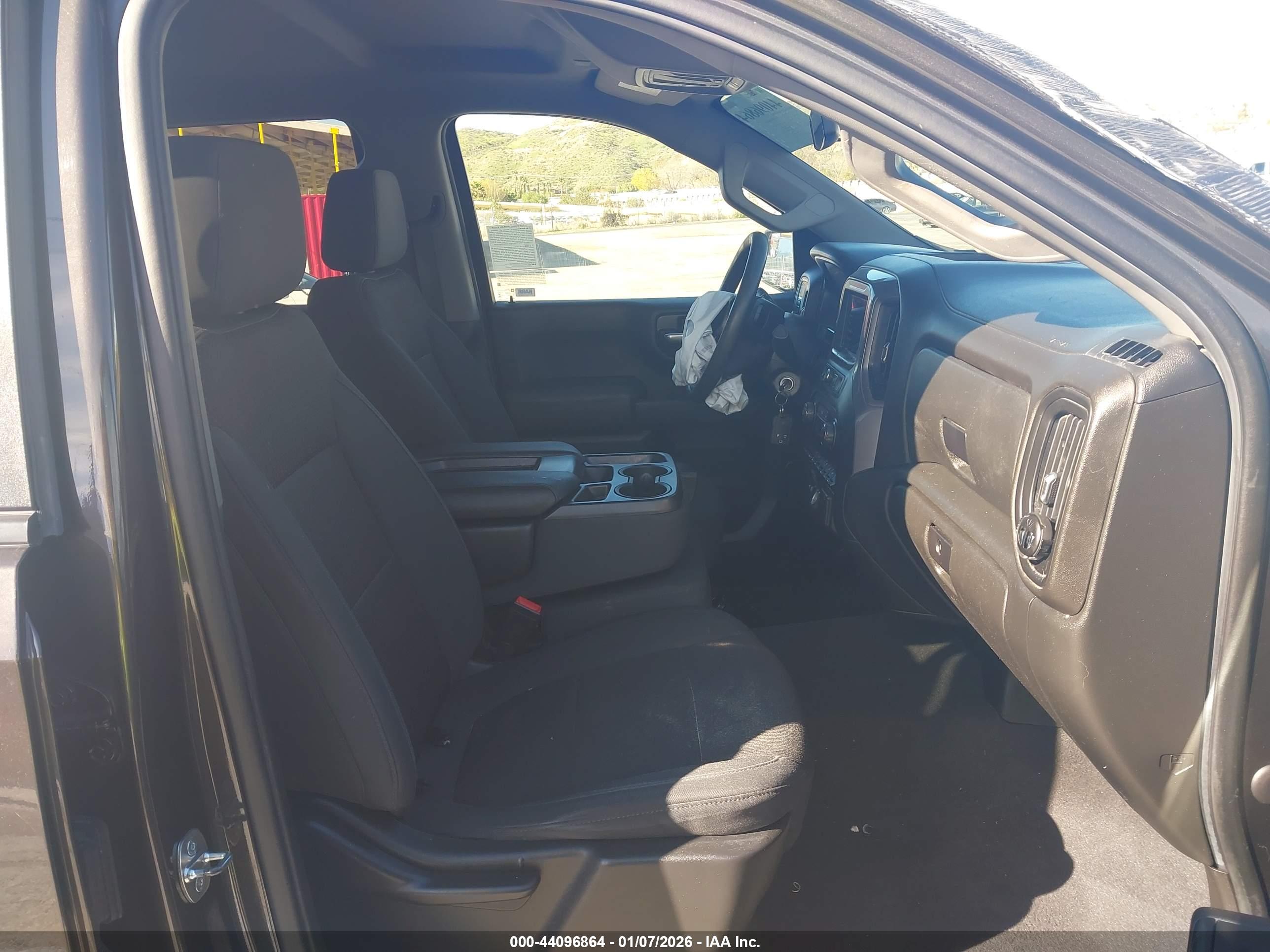 CHEVROLET SILVERADO image 5