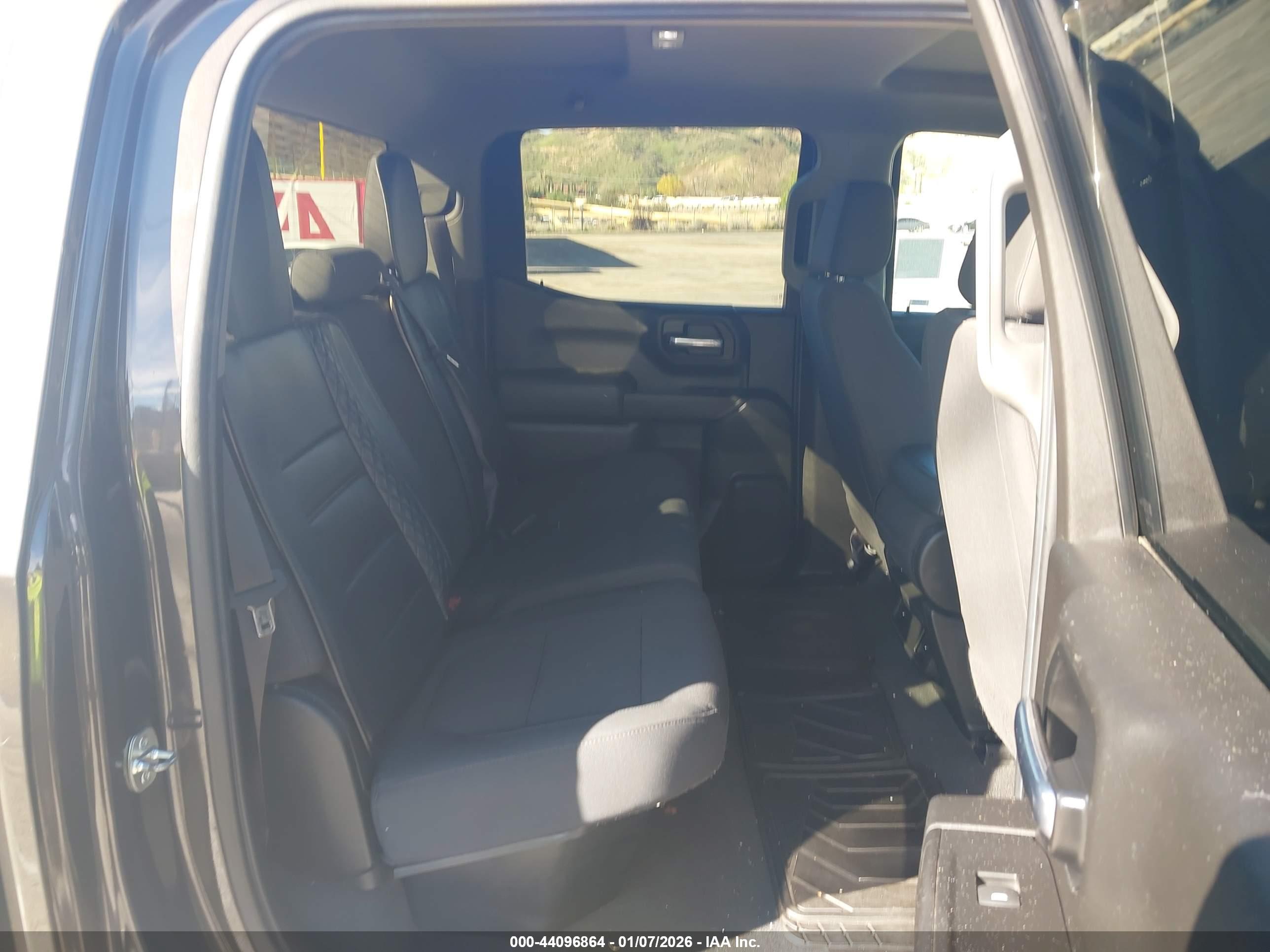 CHEVROLET SILVERADO image 8