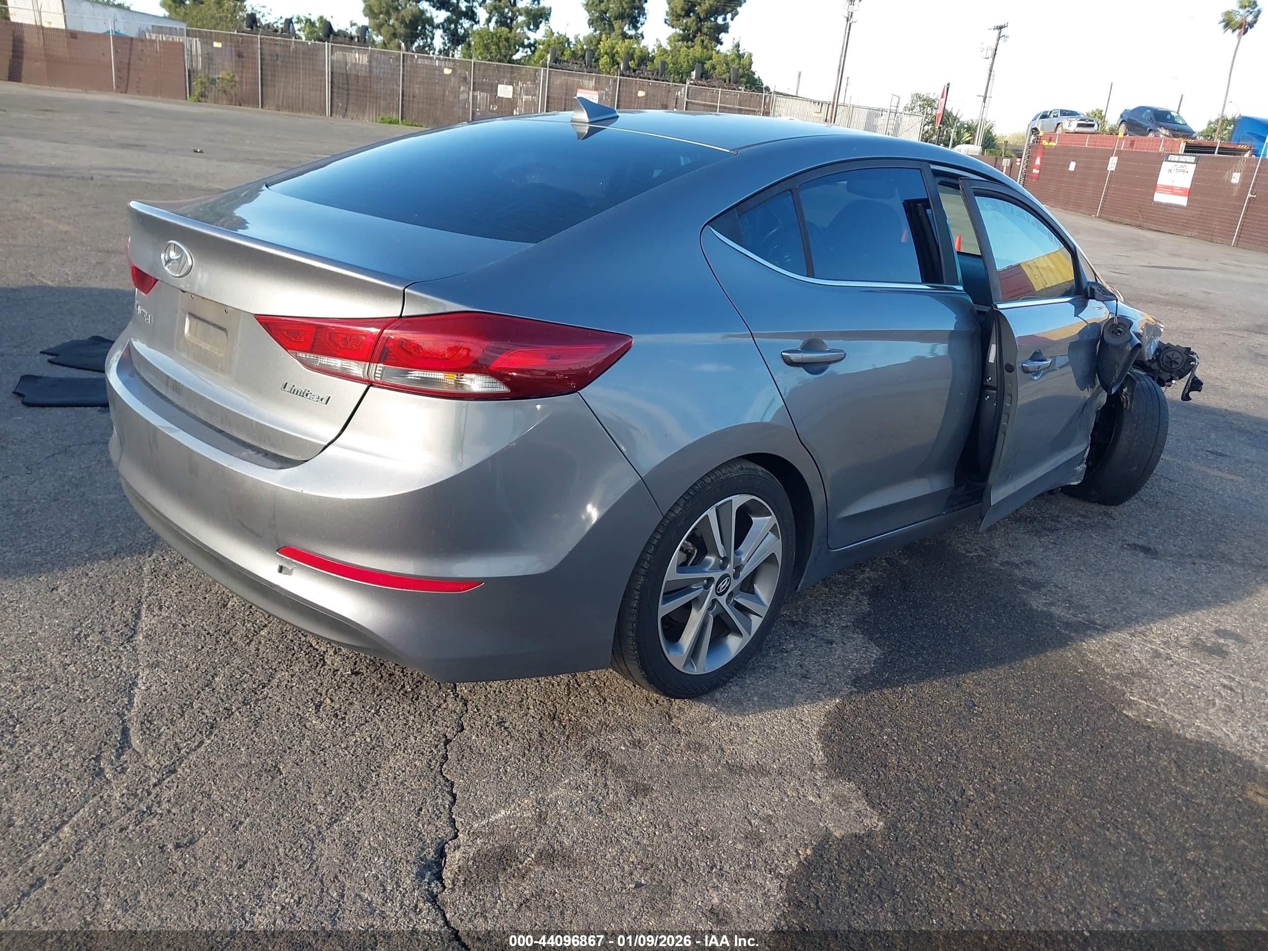 HYUNDAI ELANTRA image 4