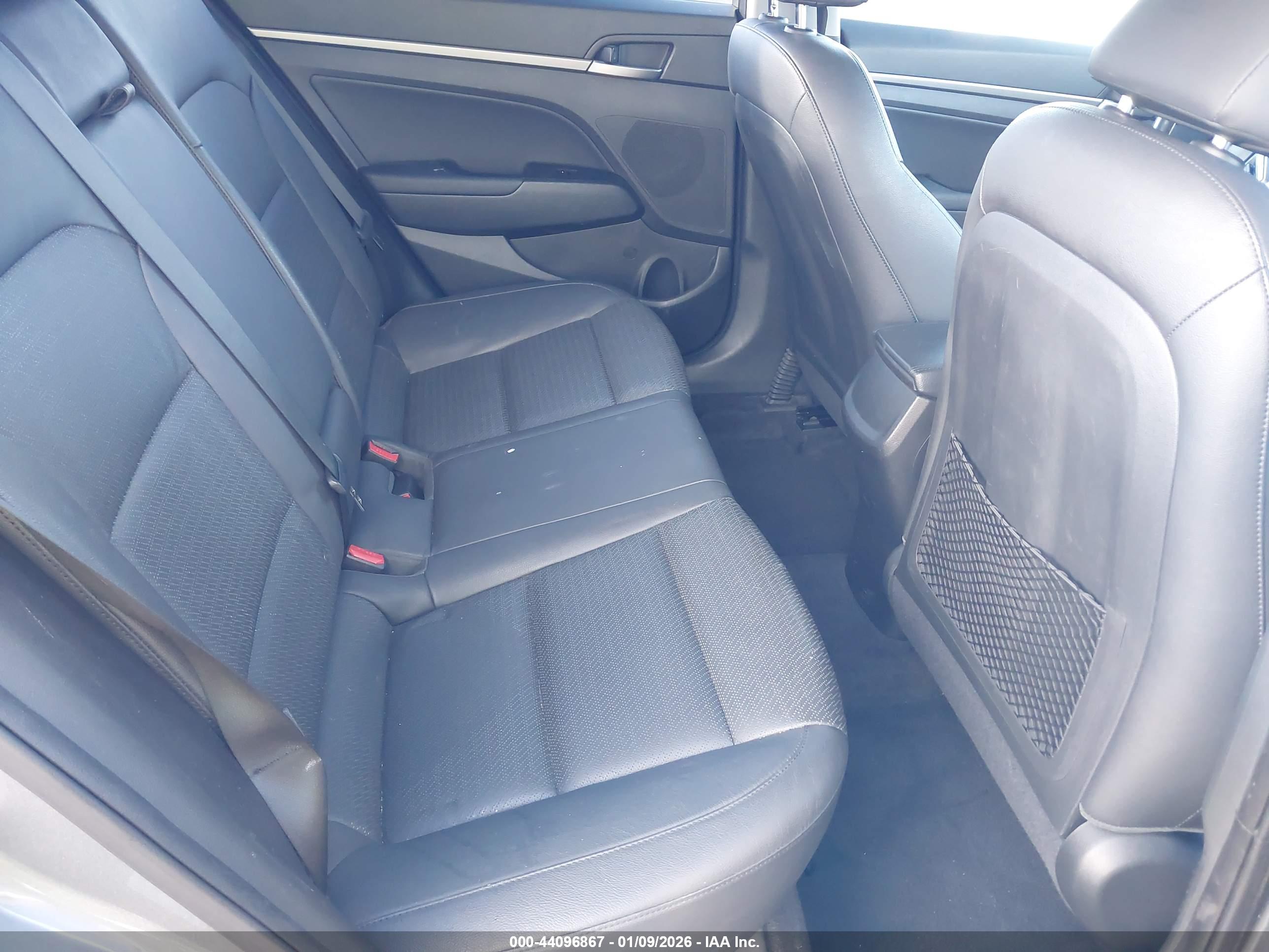 HYUNDAI ELANTRA image 8
