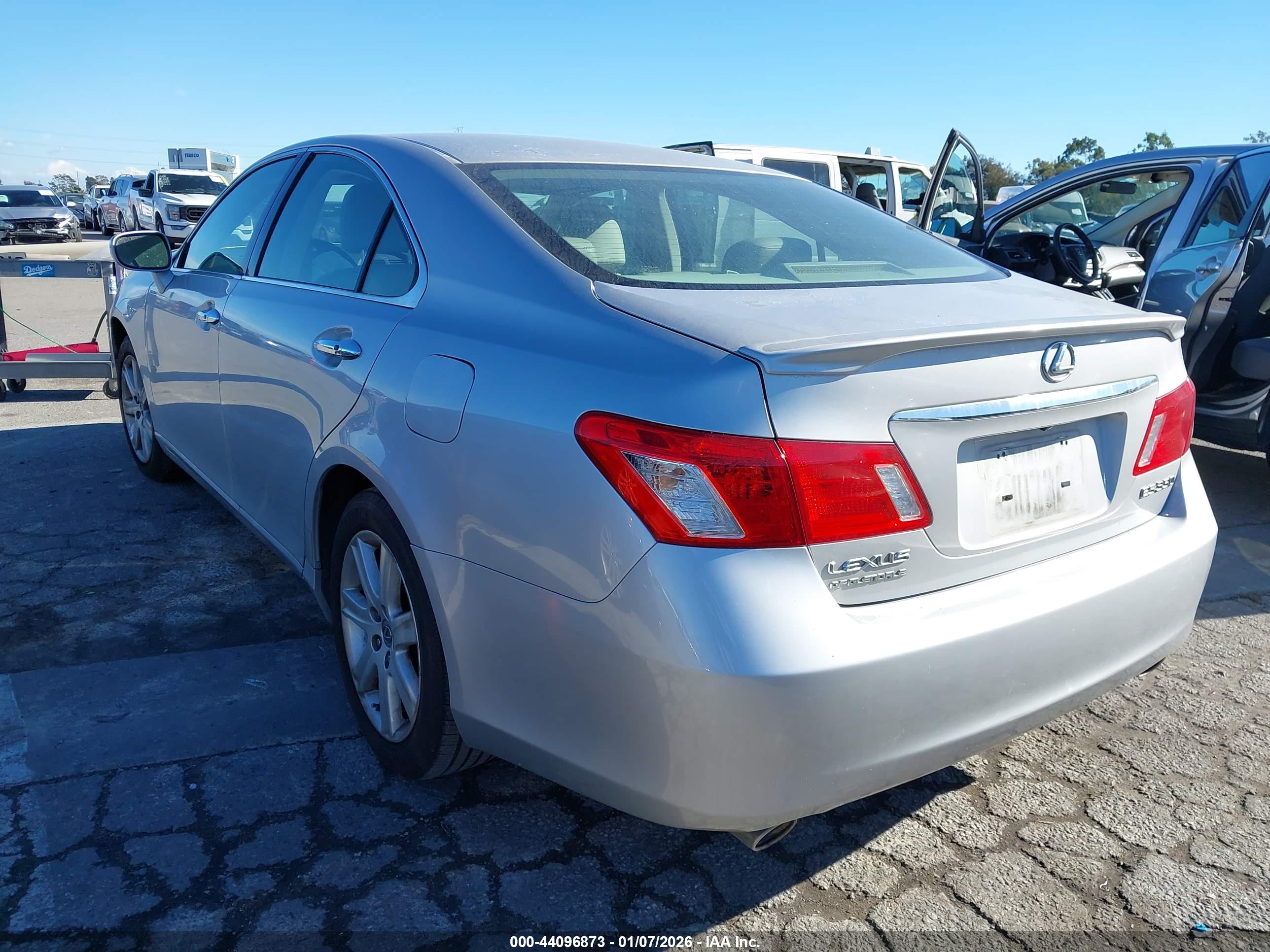 LEXUS ES image 3