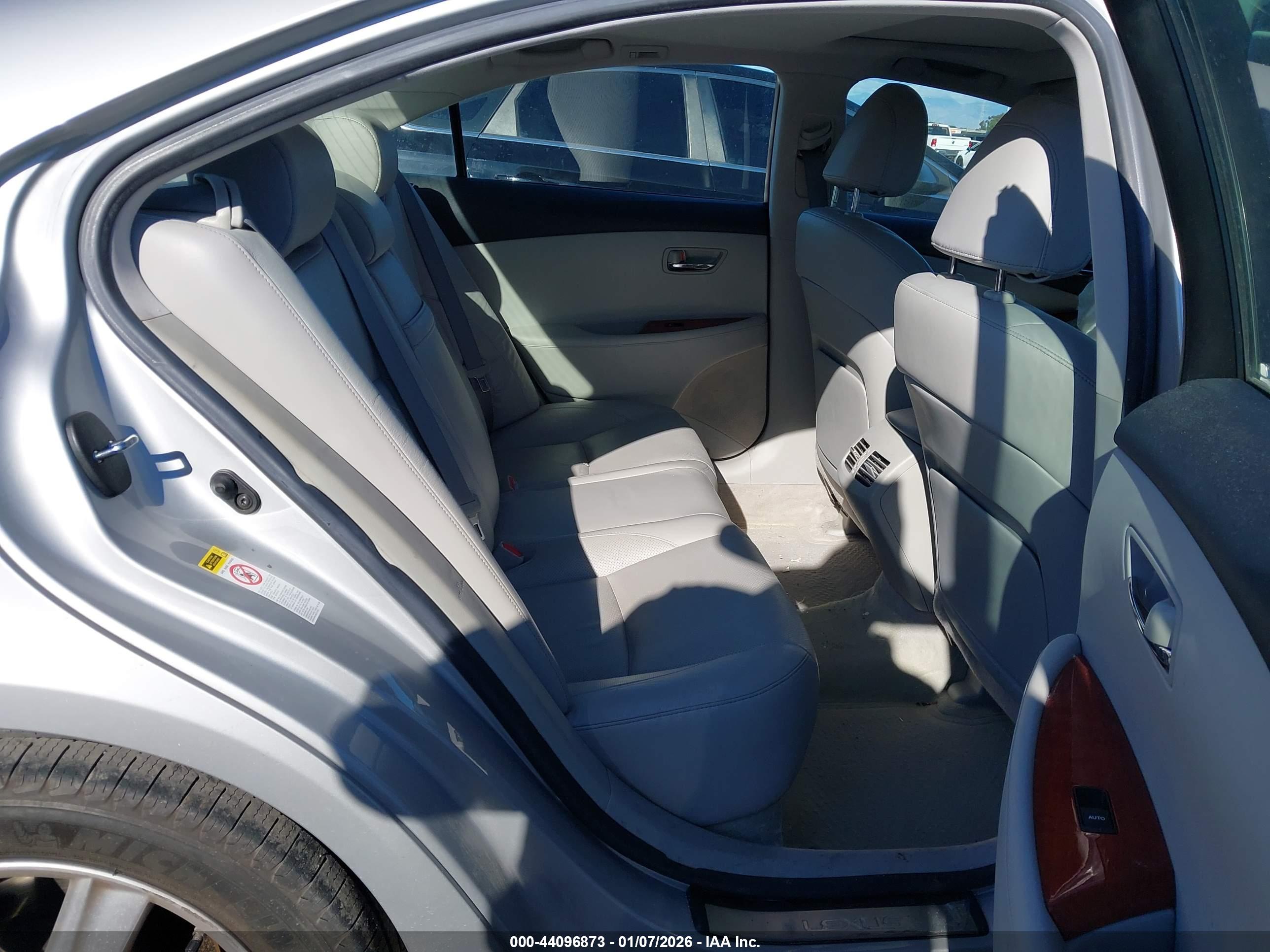 LEXUS ES image 8