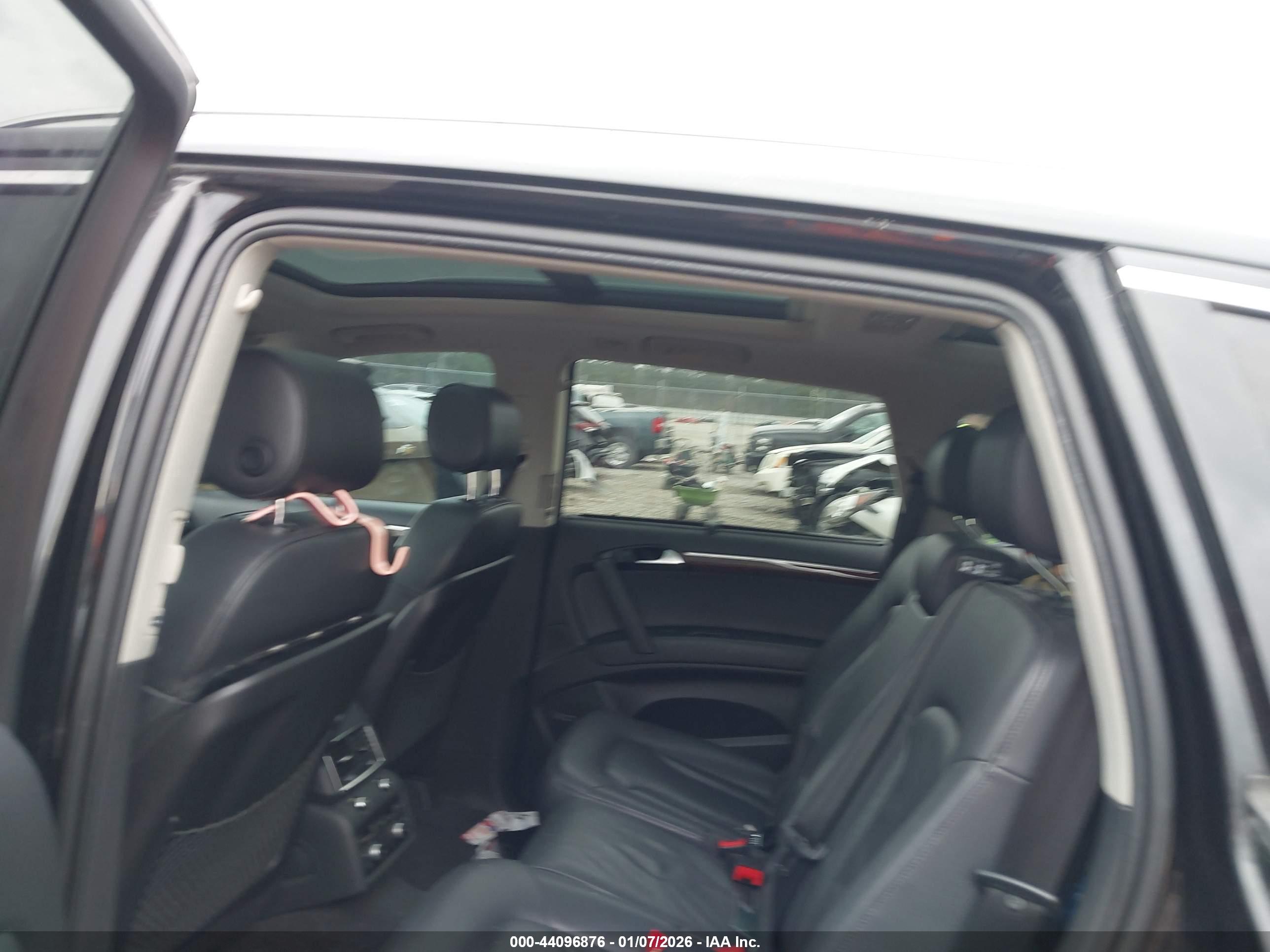 AUDI Q7 image 8