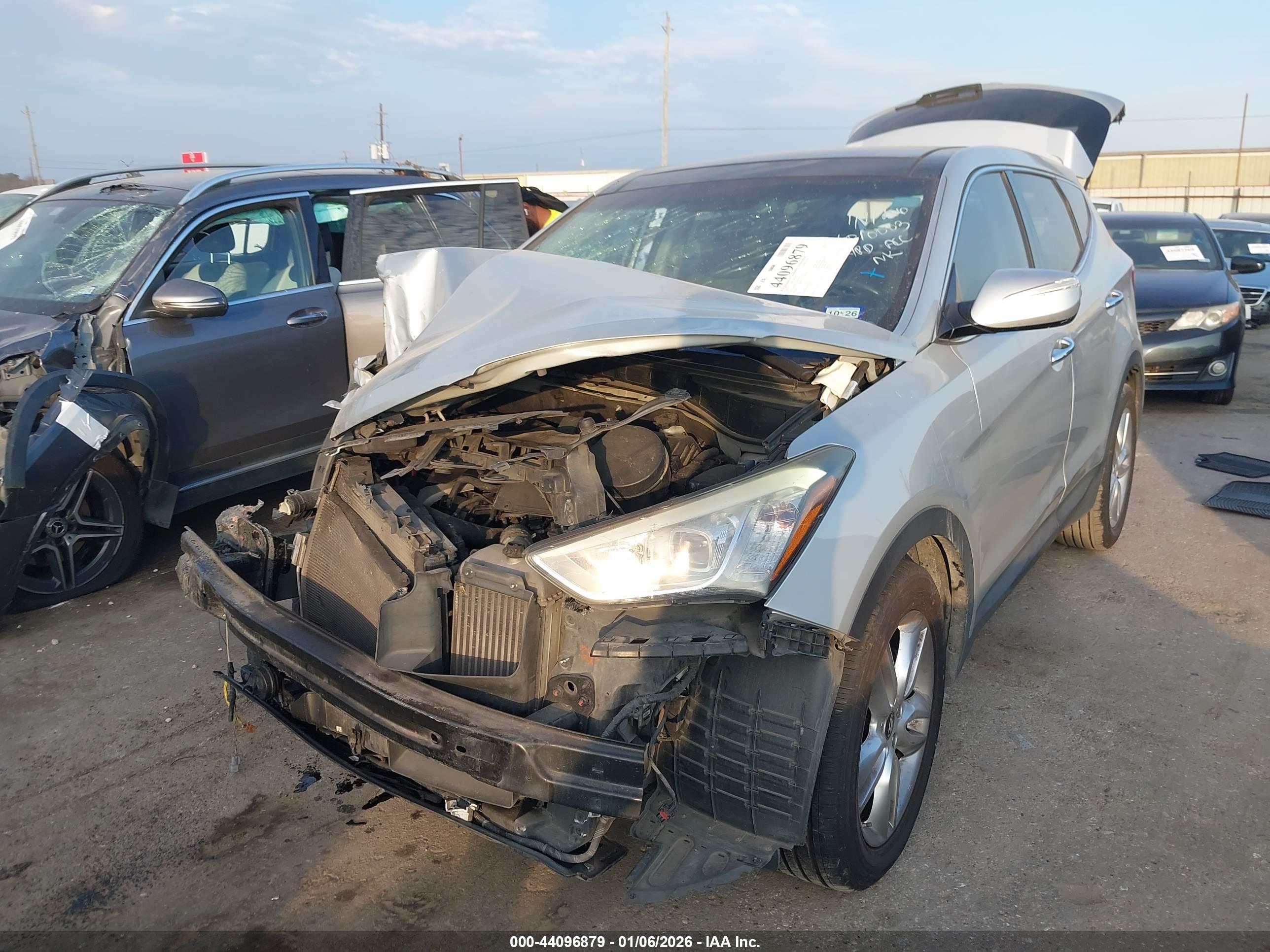 HYUNDAI SANTA image 6