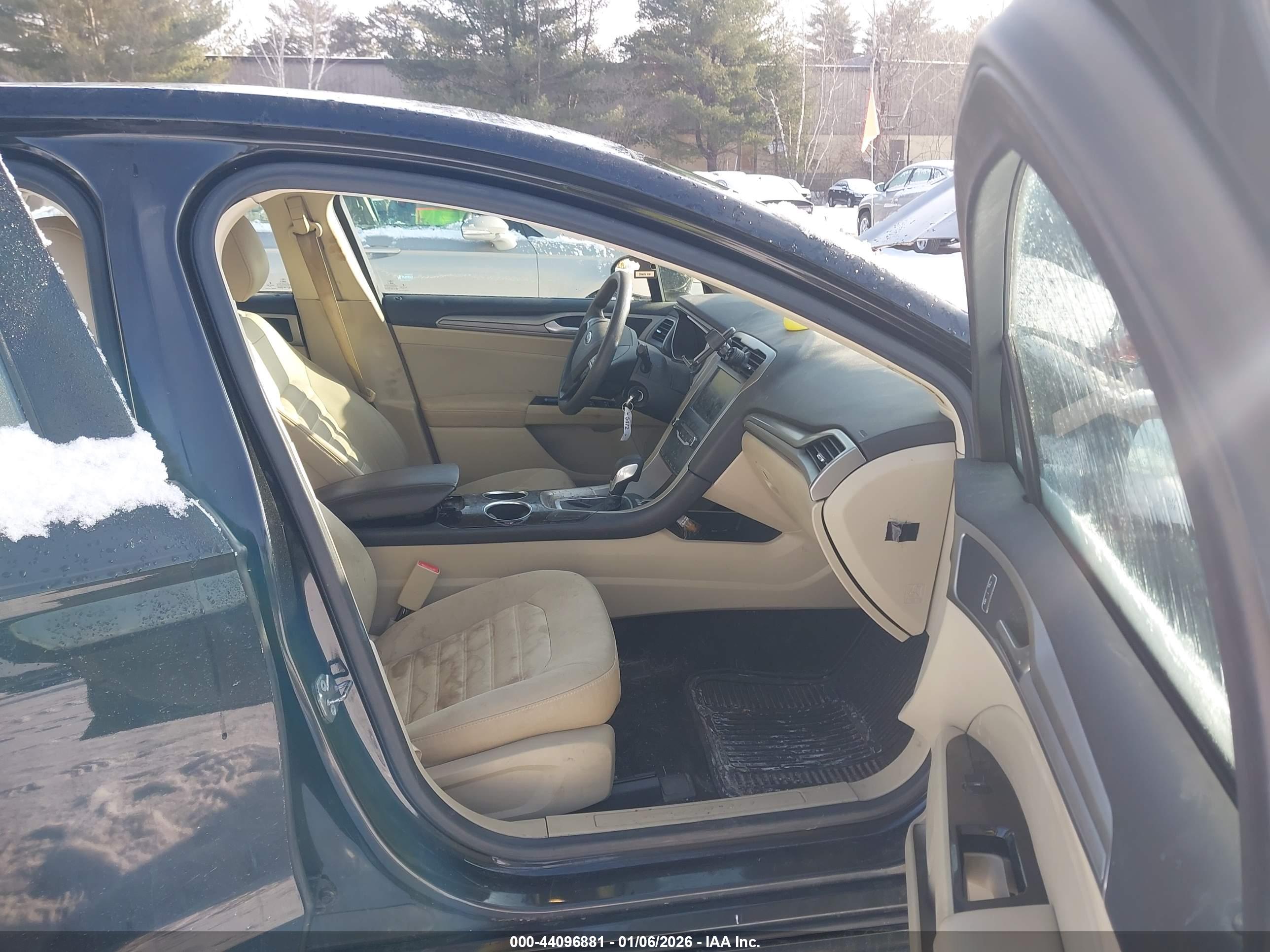 FORD FUSION image 5