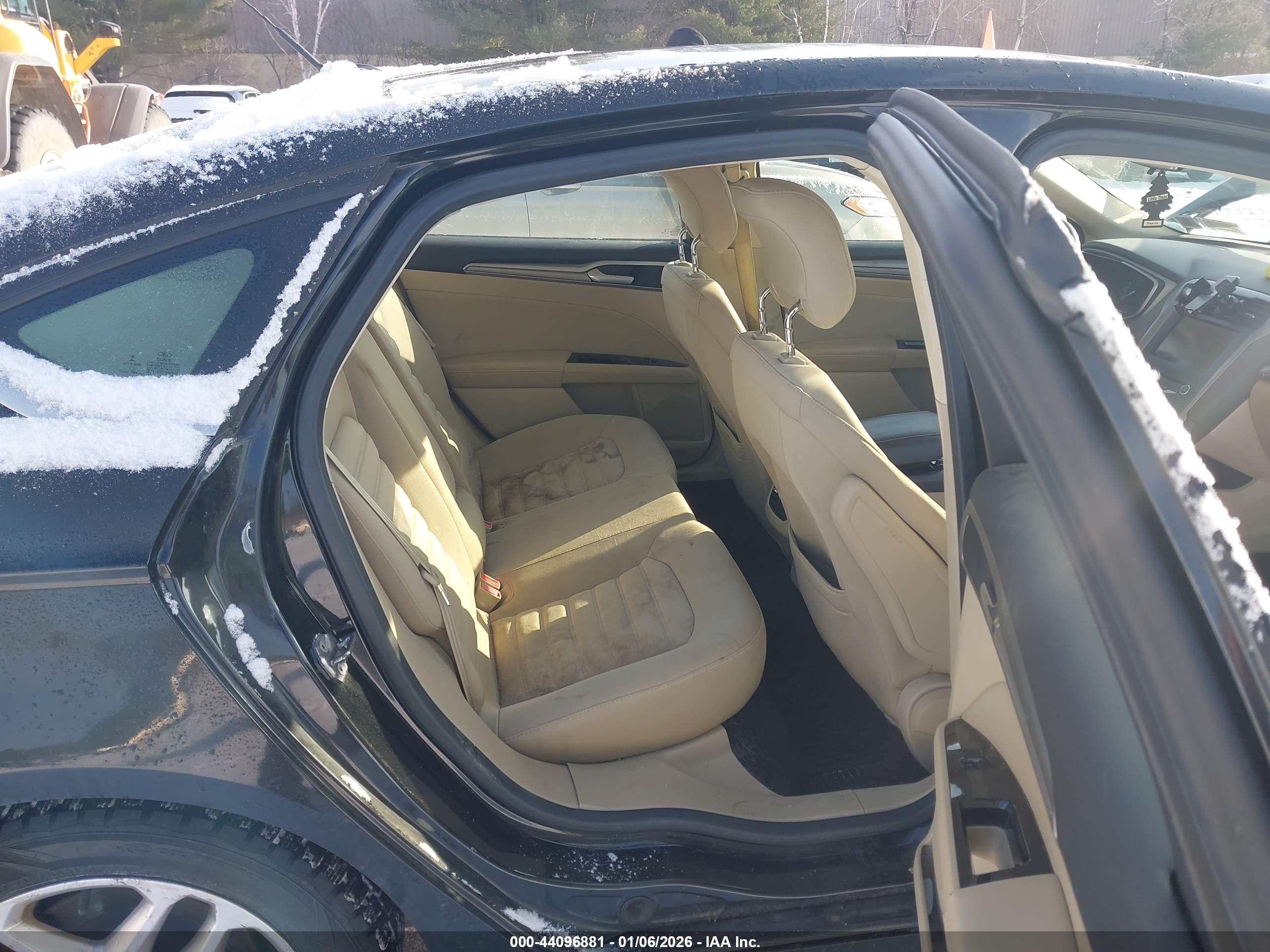 FORD FUSION image 8