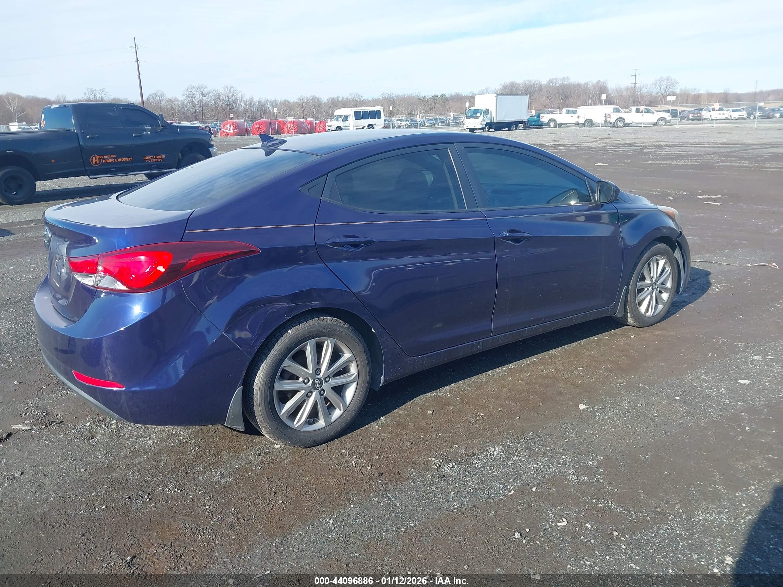 HYUNDAI ELANTRA image 4