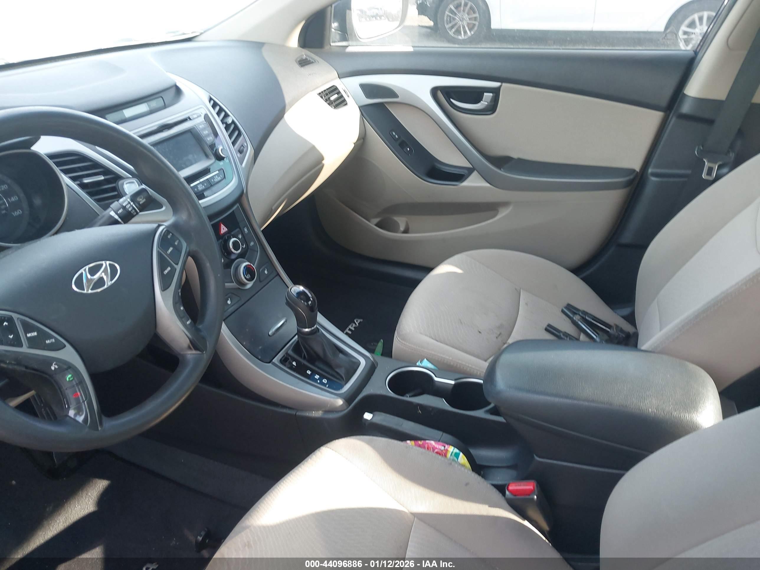 HYUNDAI ELANTRA image 5
