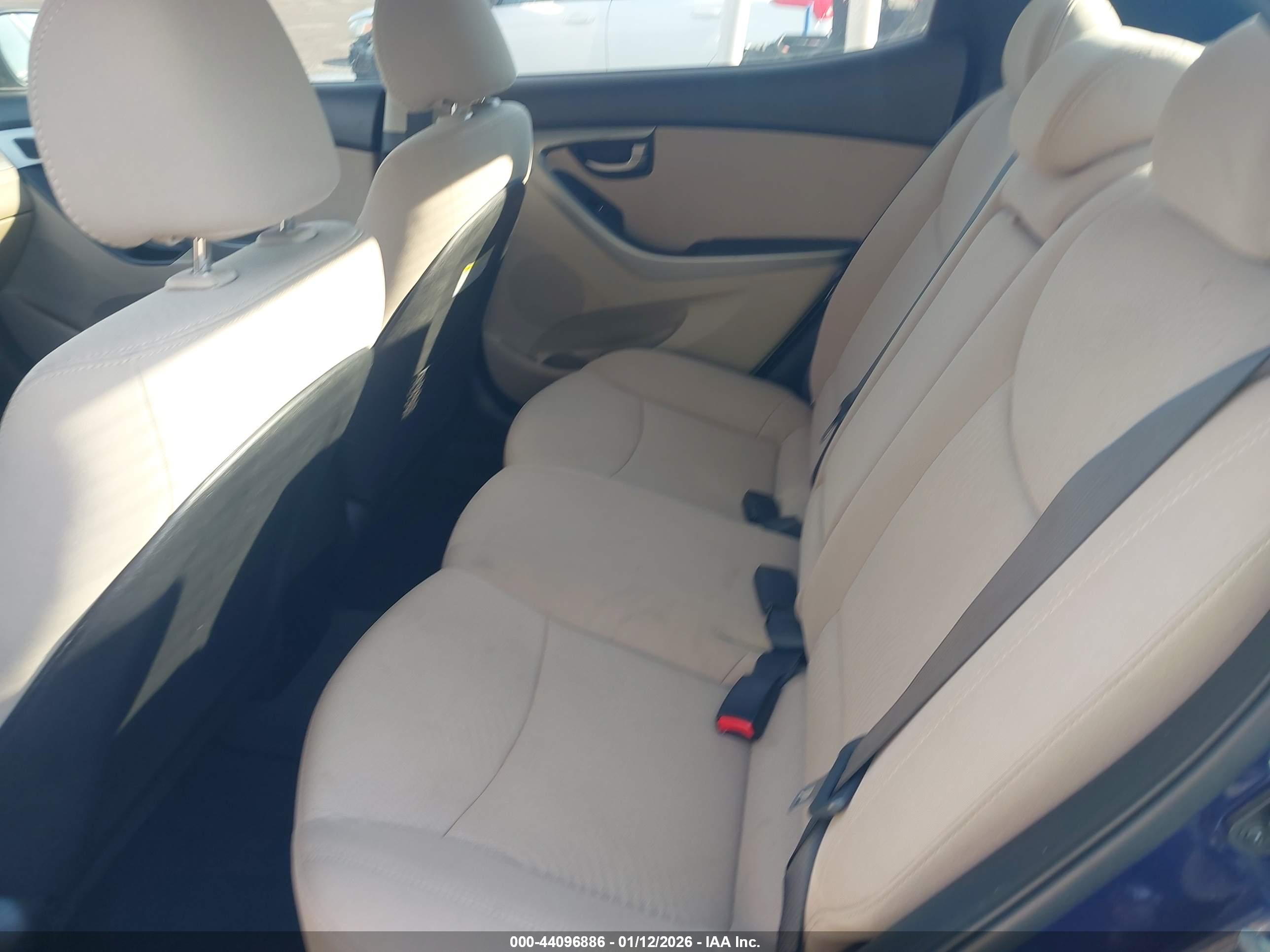 HYUNDAI ELANTRA image 8