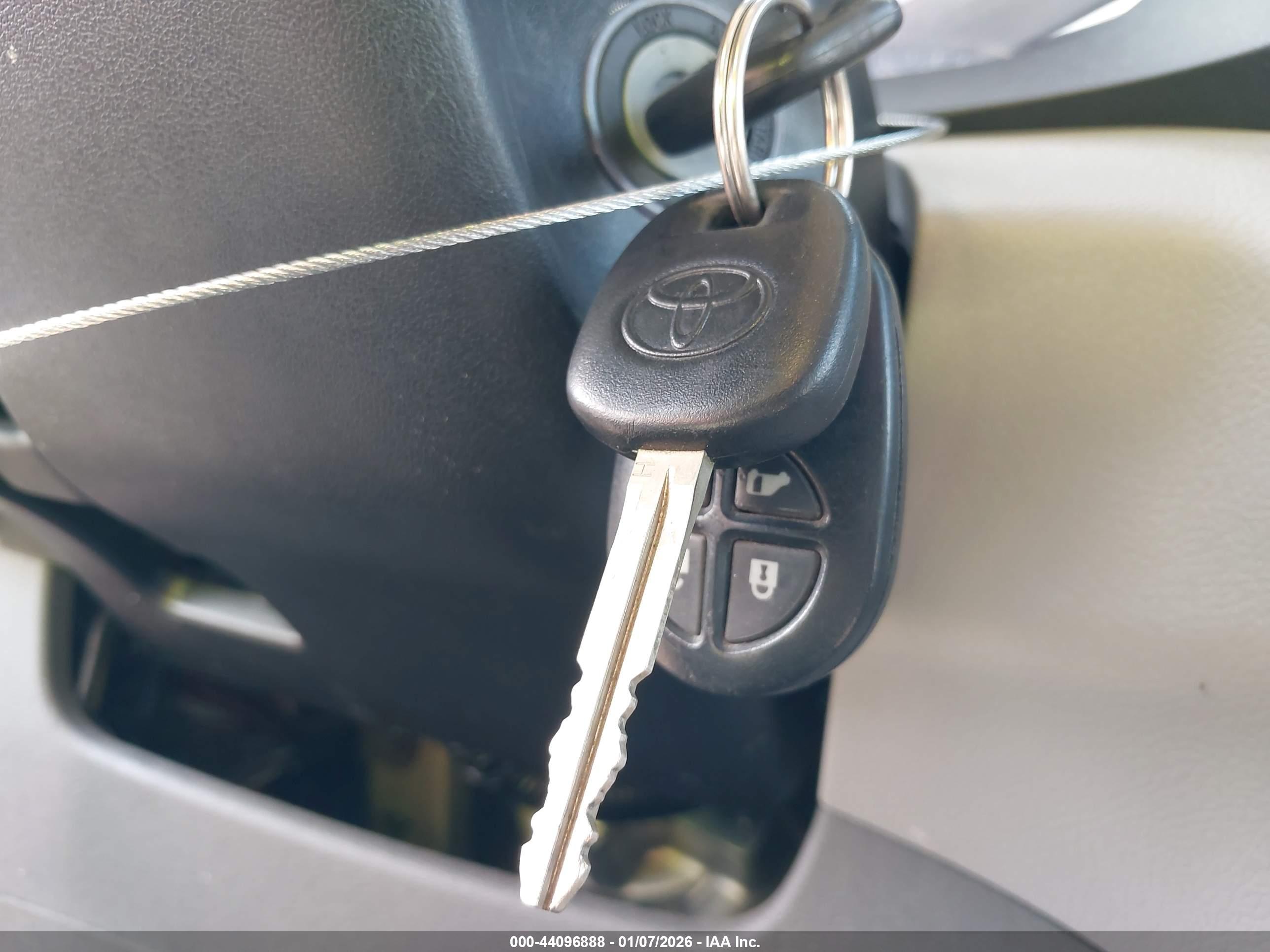 TOYOTA SIENNA image 11