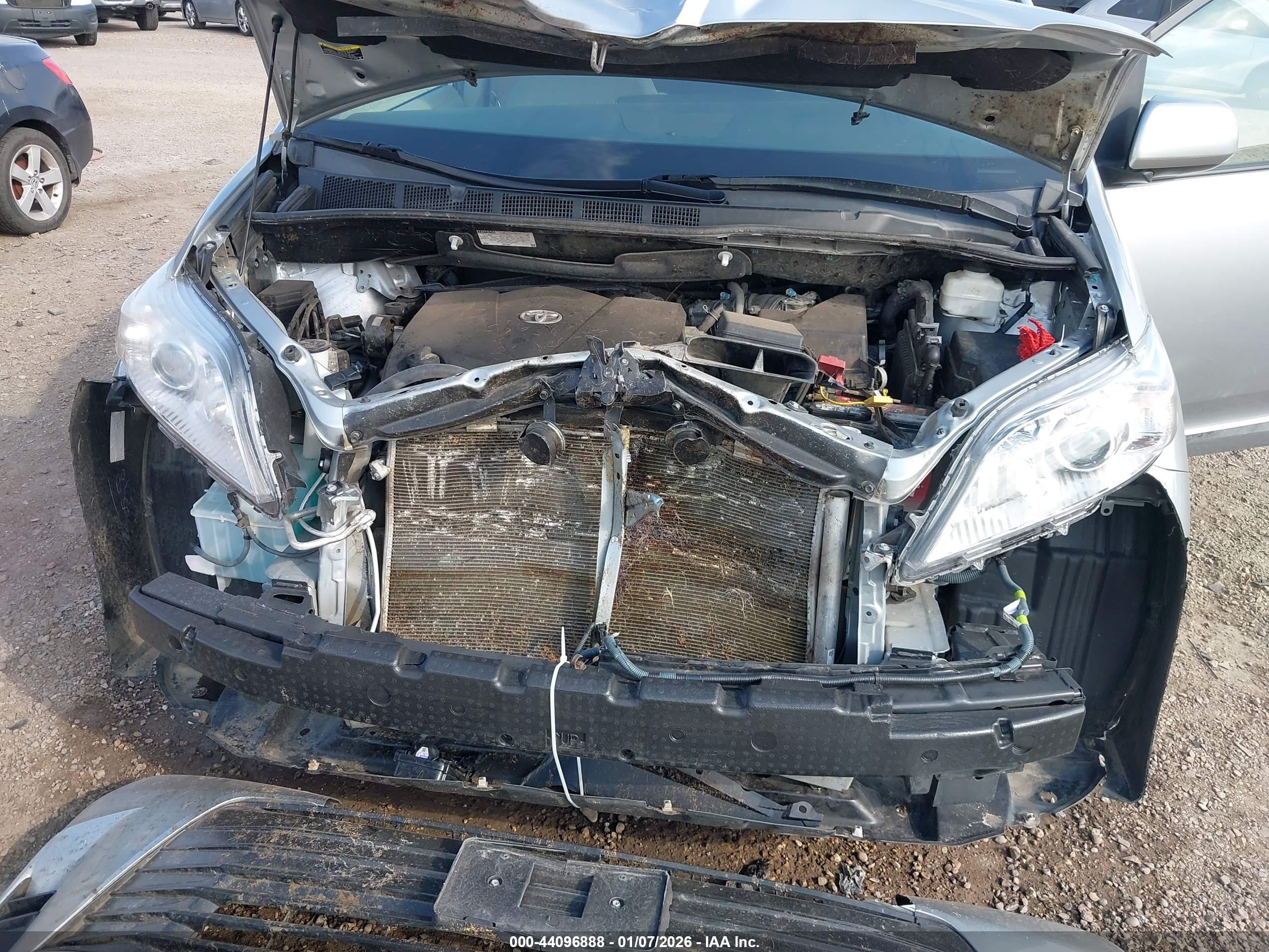 TOYOTA SIENNA image 6