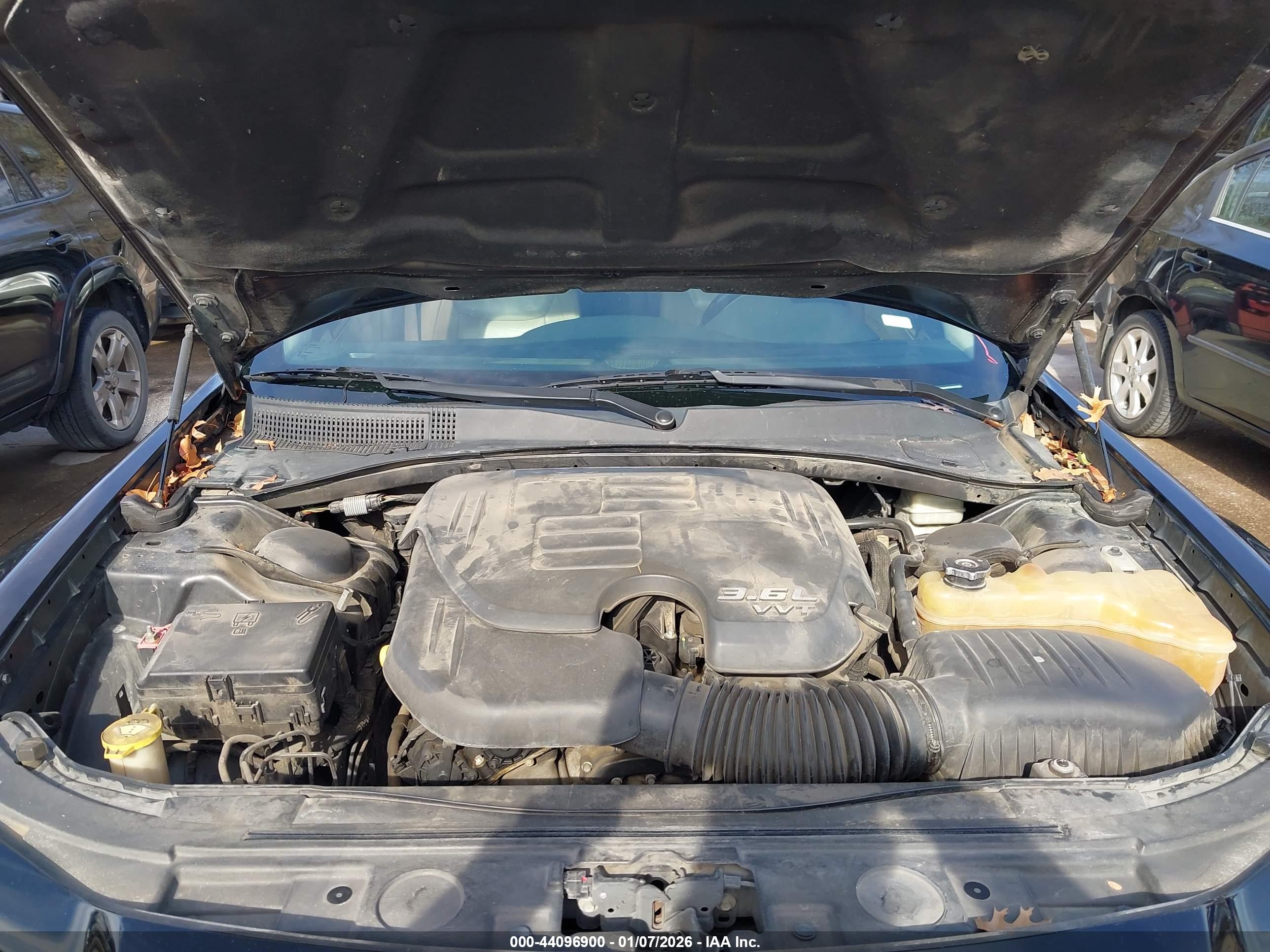 CHRYSLER 300 image 10