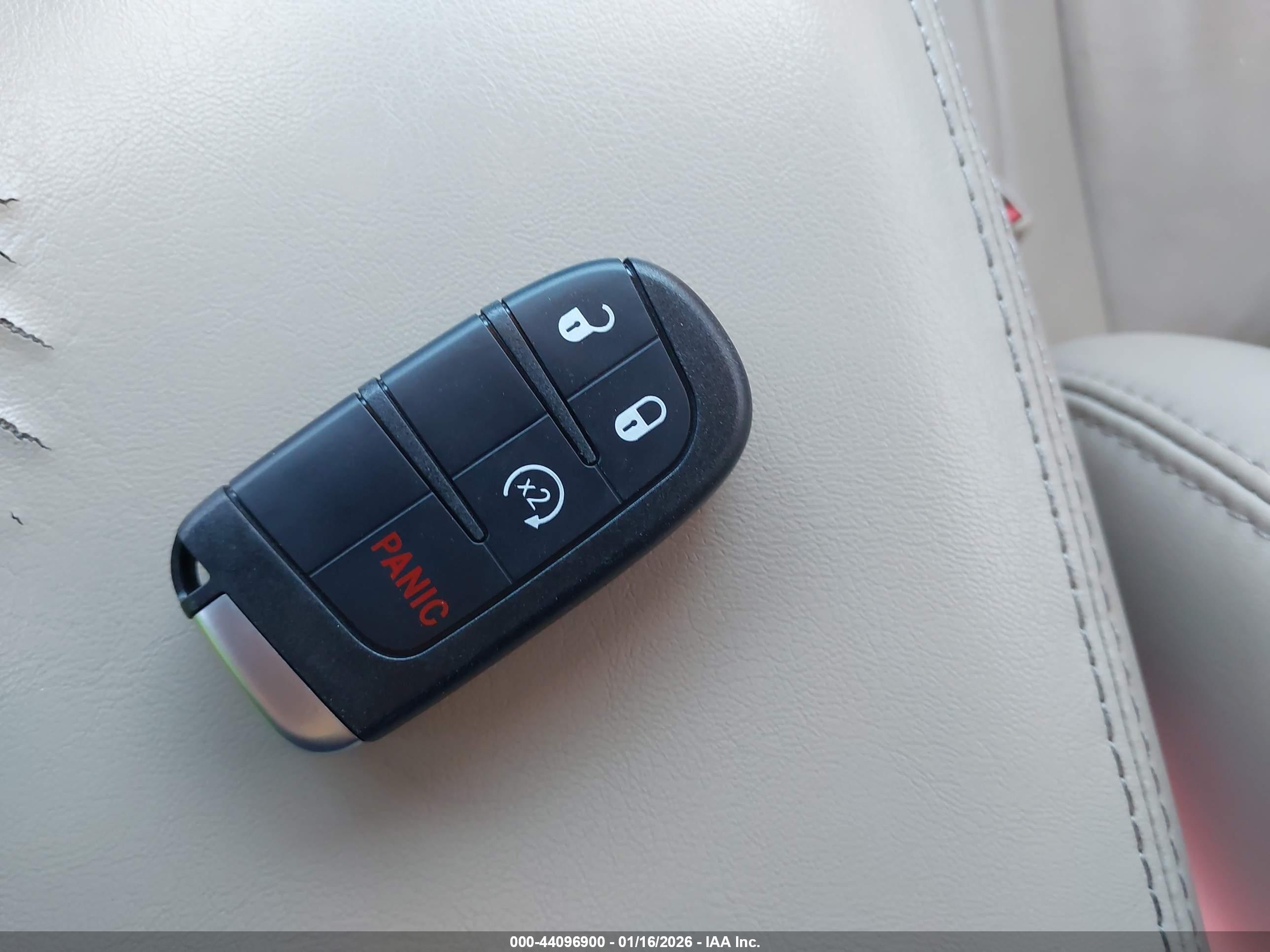 CHRYSLER 300 image 11