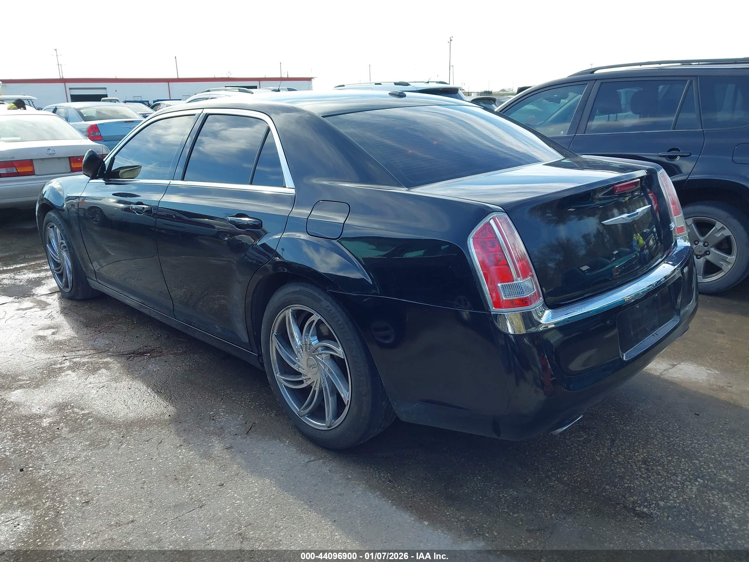 CHRYSLER 300 image 3