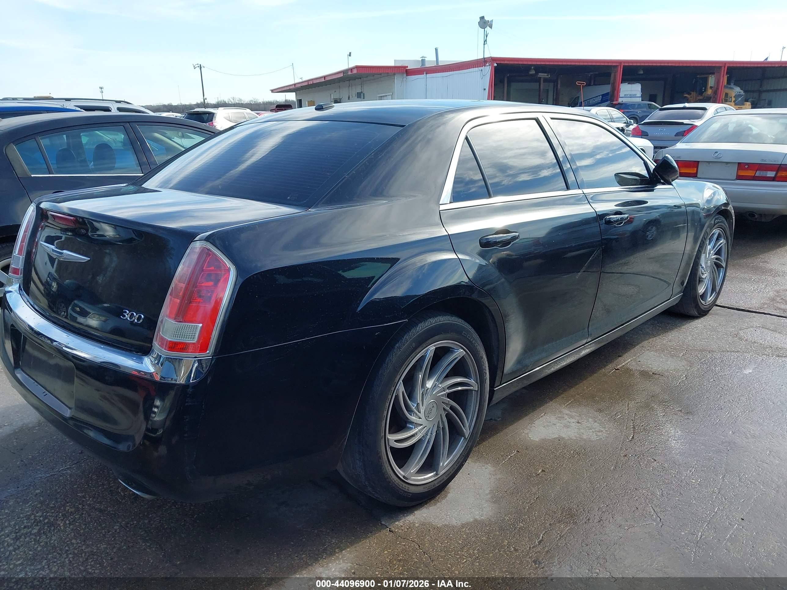 CHRYSLER 300 image 4