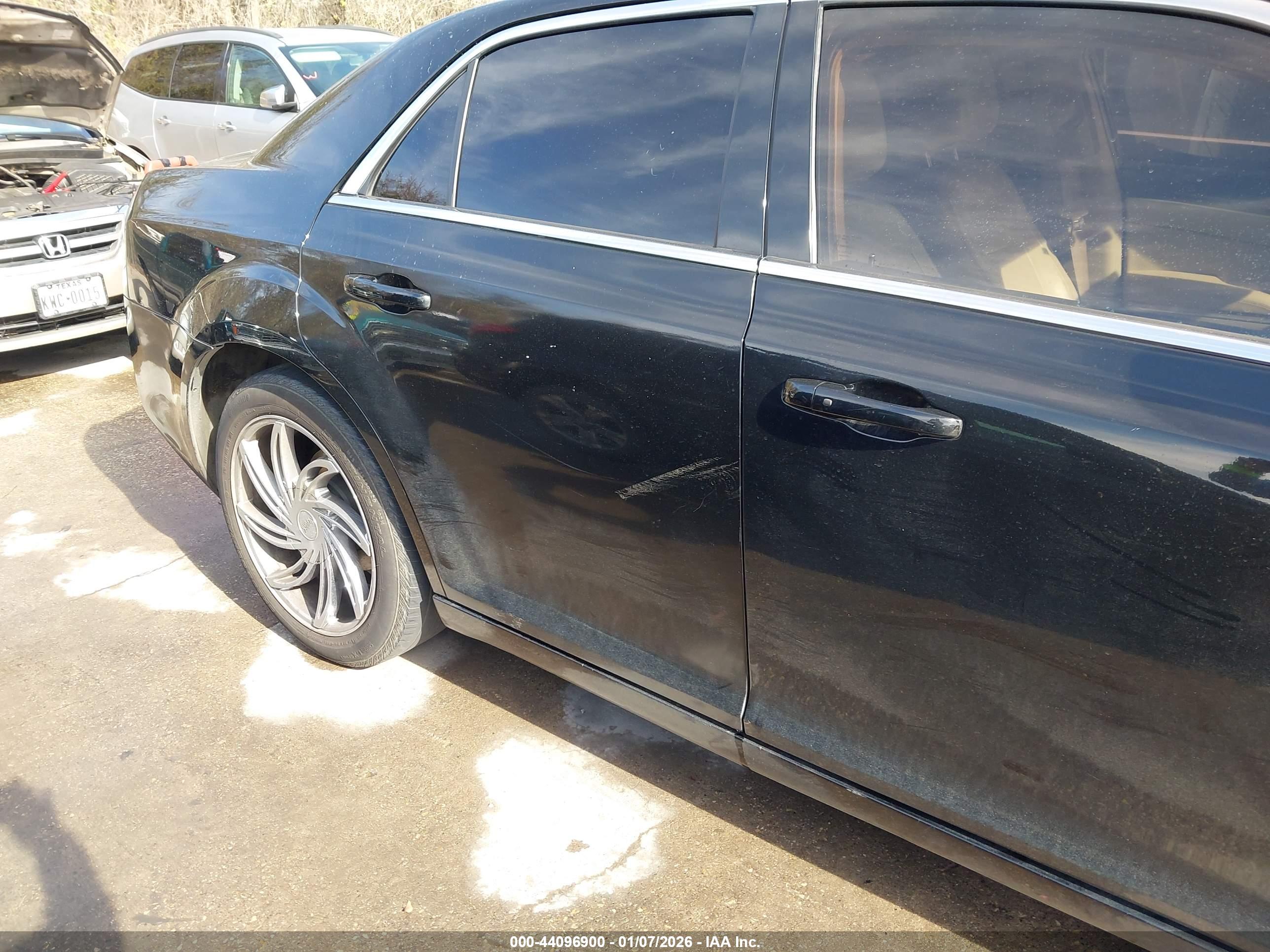 CHRYSLER 300 image 6