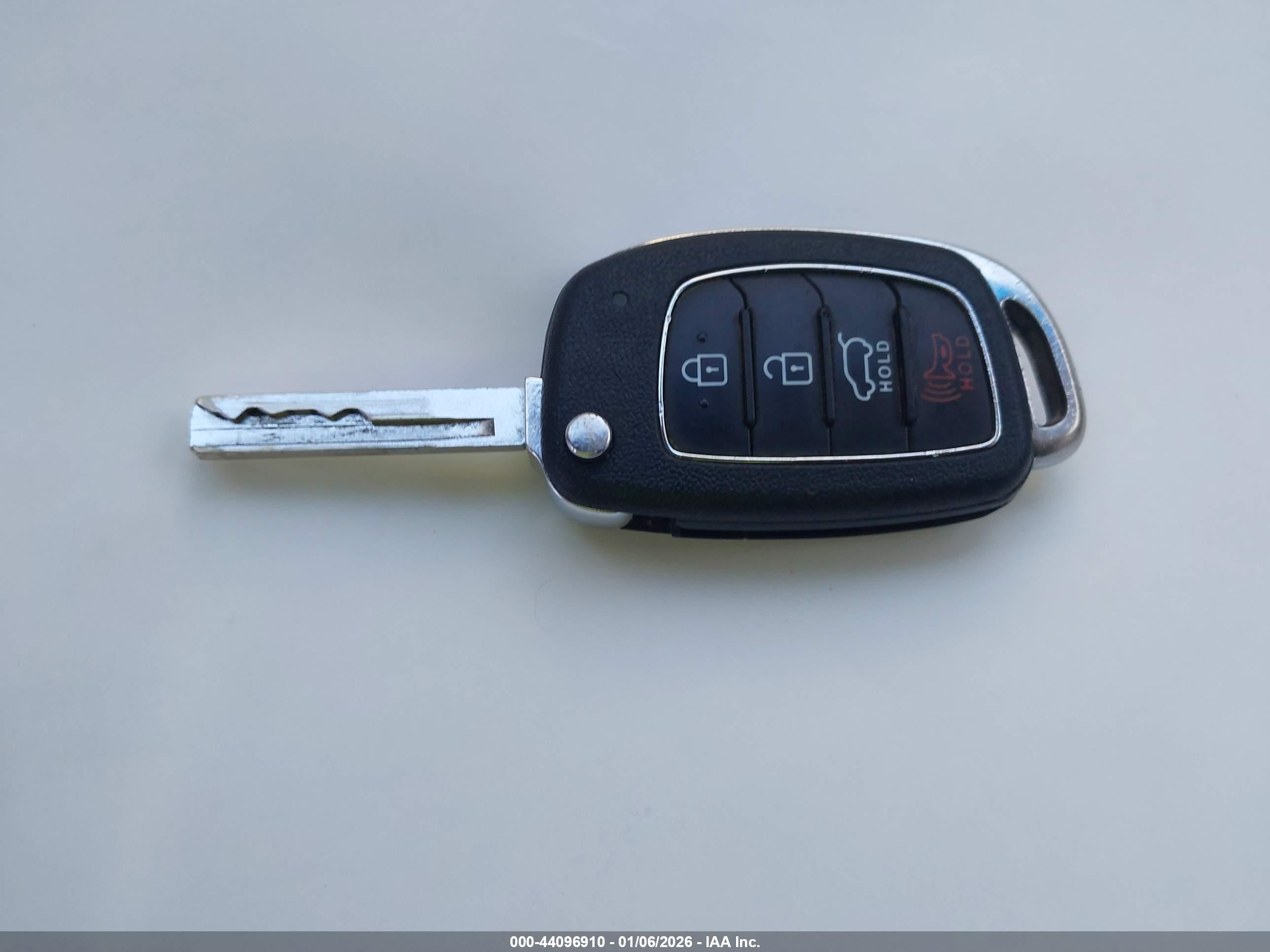 HYUNDAI SANTA image 11