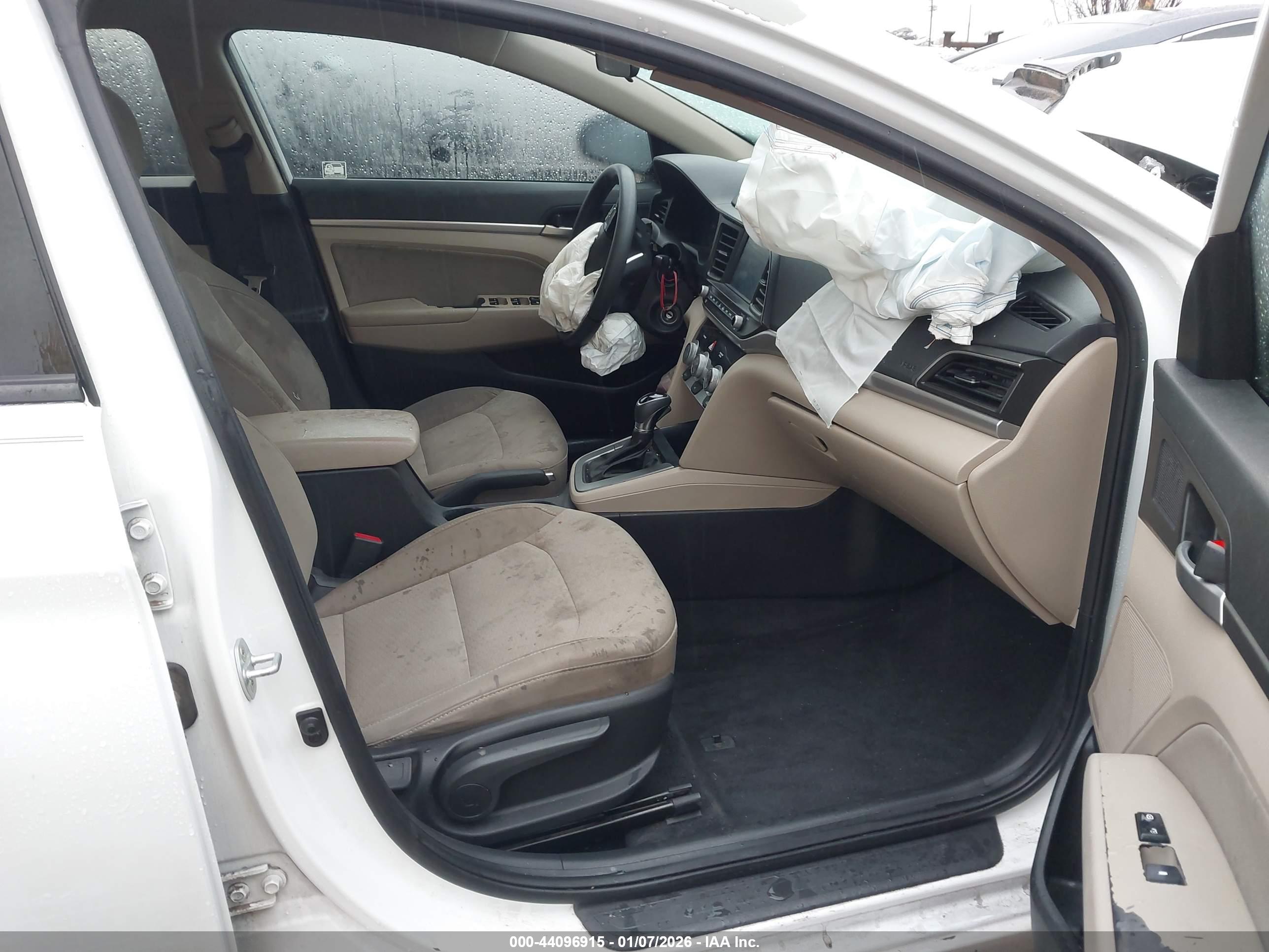 HYUNDAI ELANTRA image 5