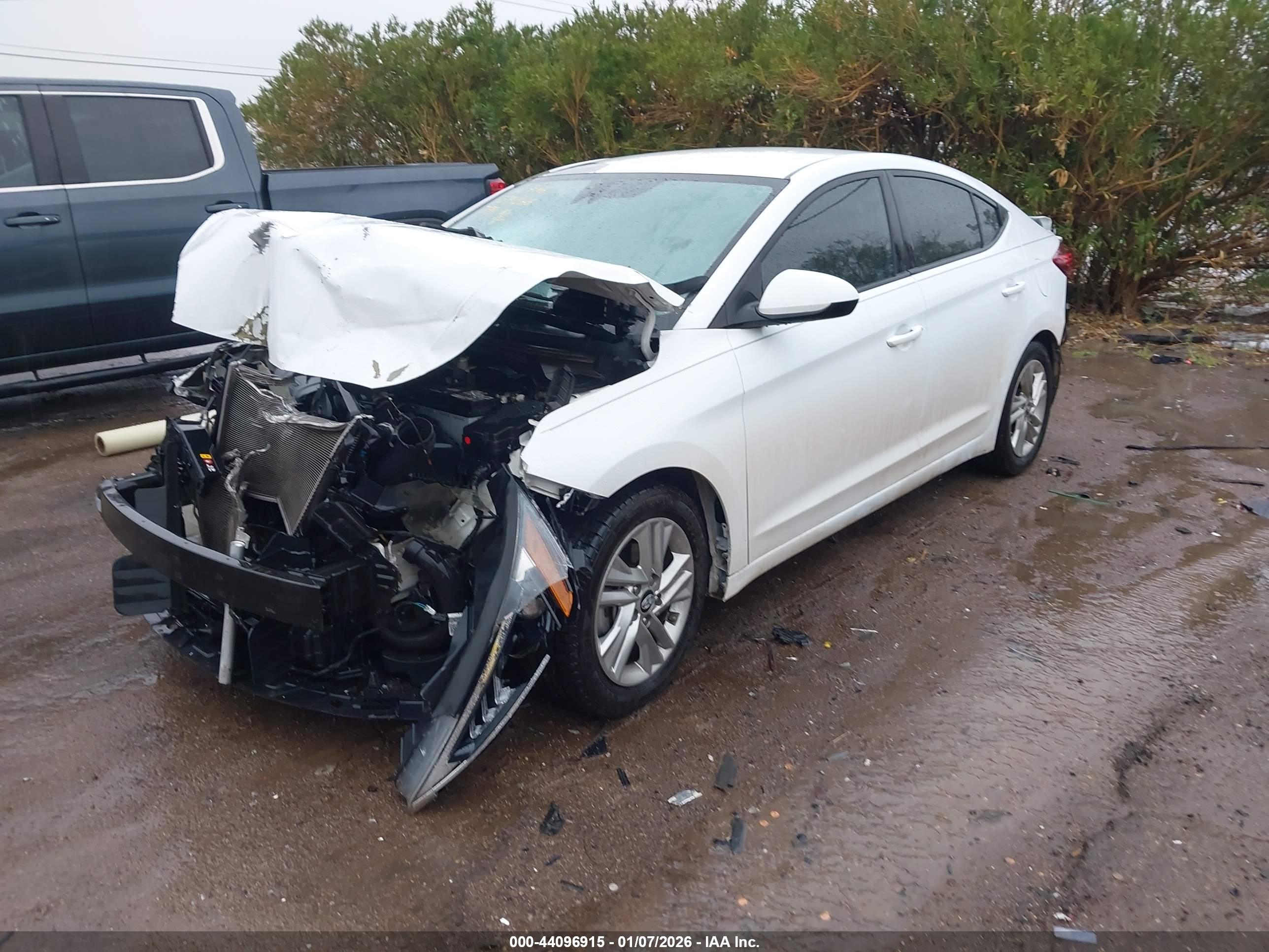 HYUNDAI ELANTRA image 6