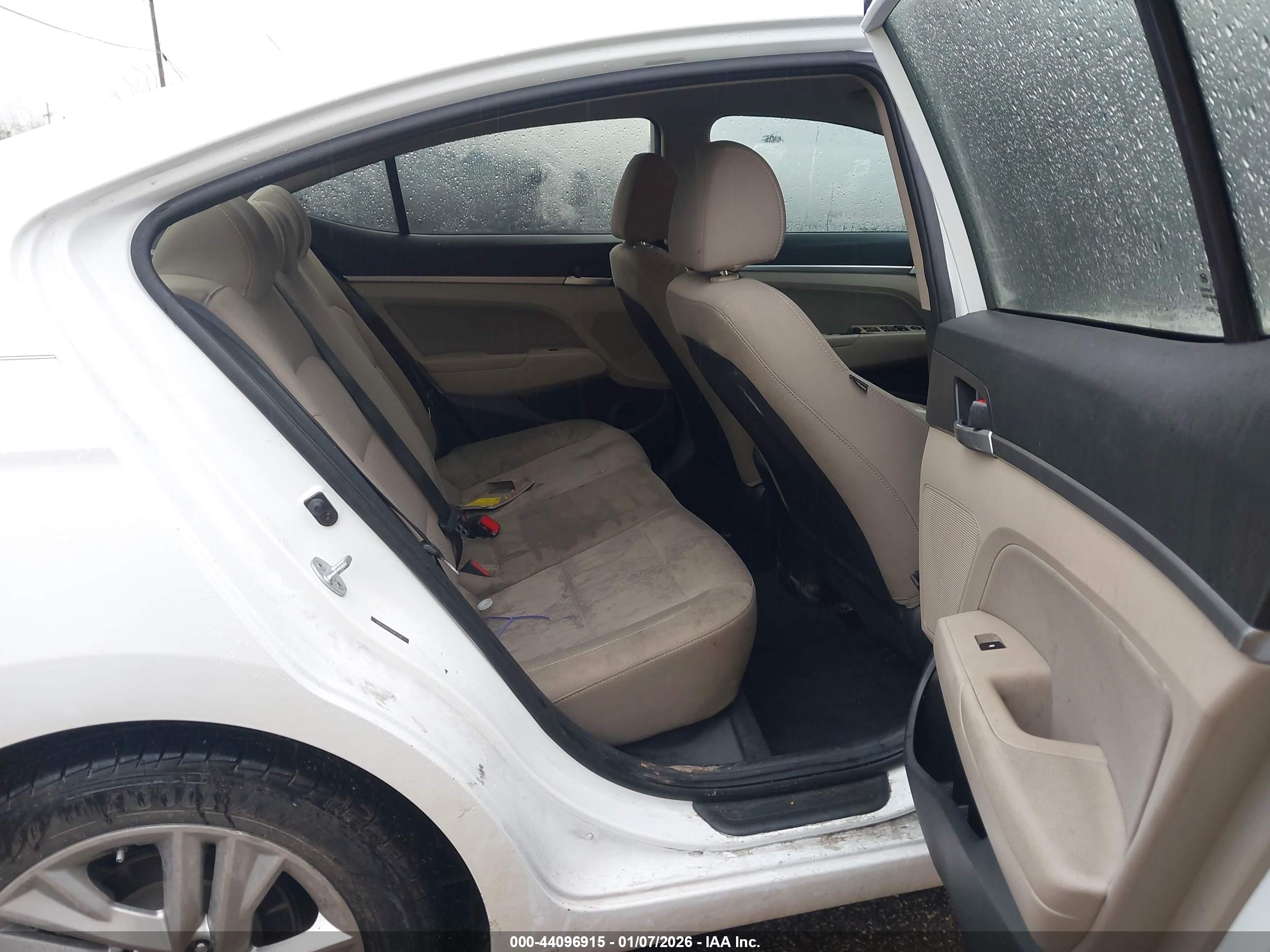 HYUNDAI ELANTRA image 8