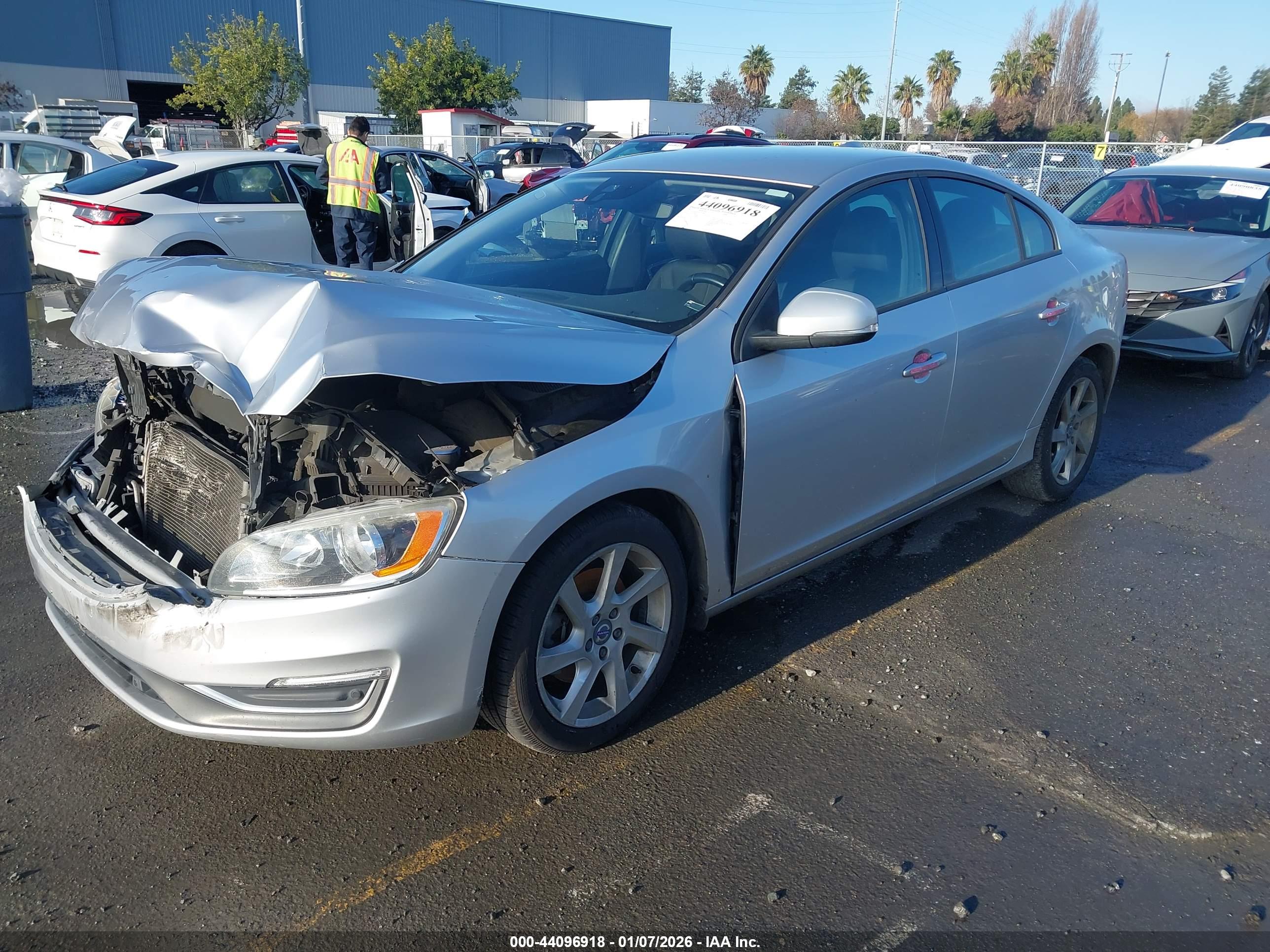 VOLVO S60 image 2