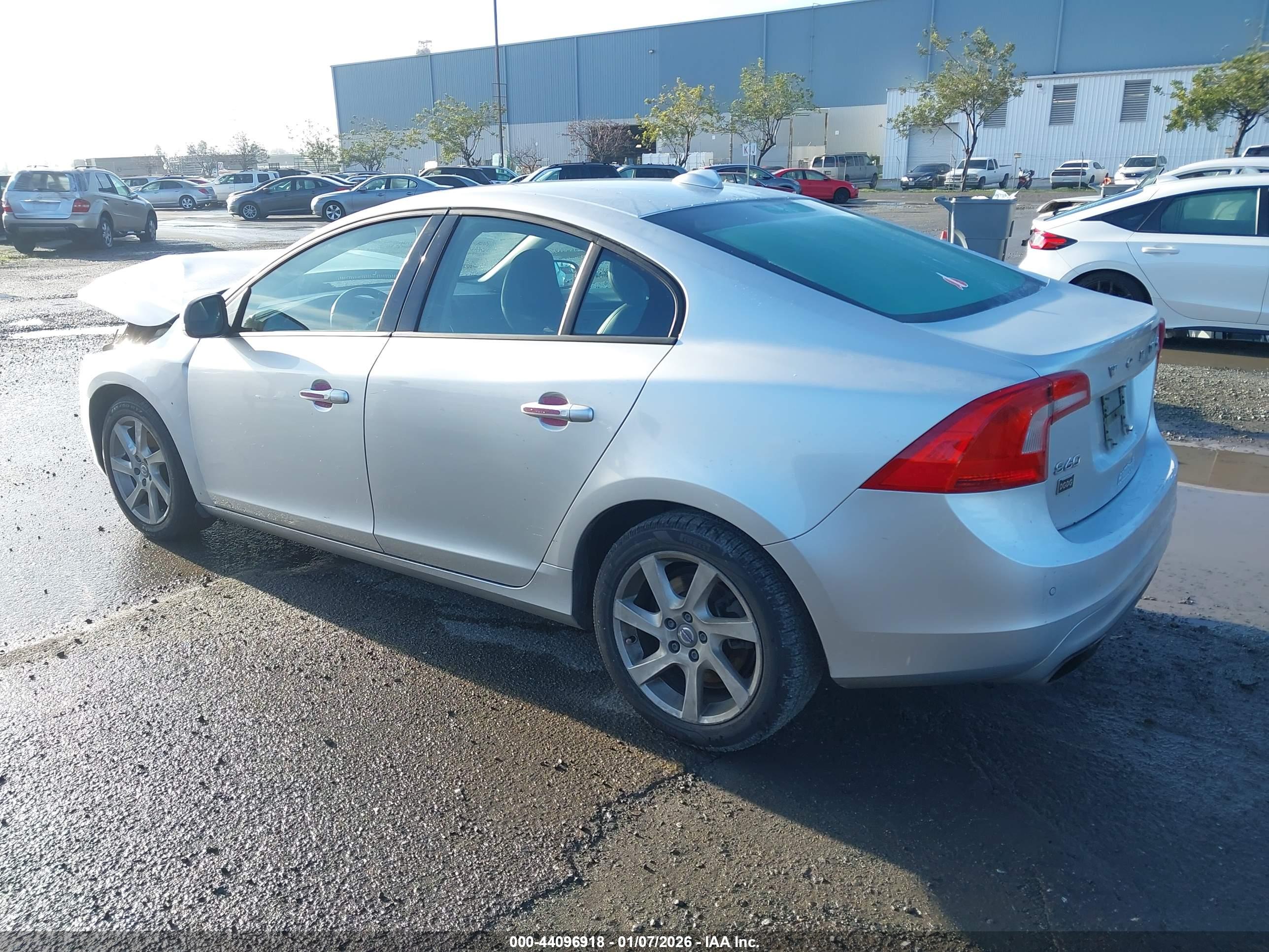 VOLVO S60 image 3