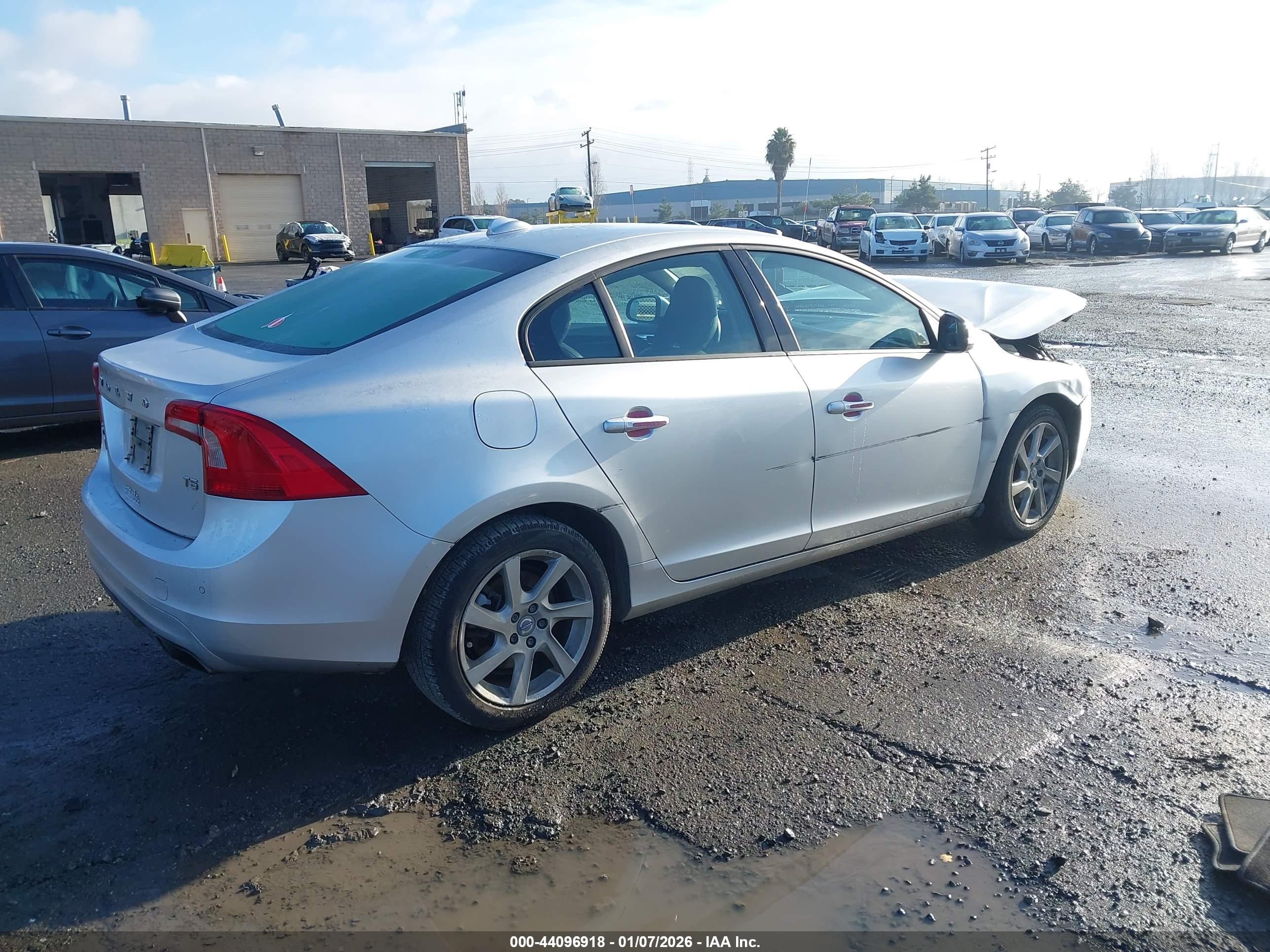VOLVO S60 image 4