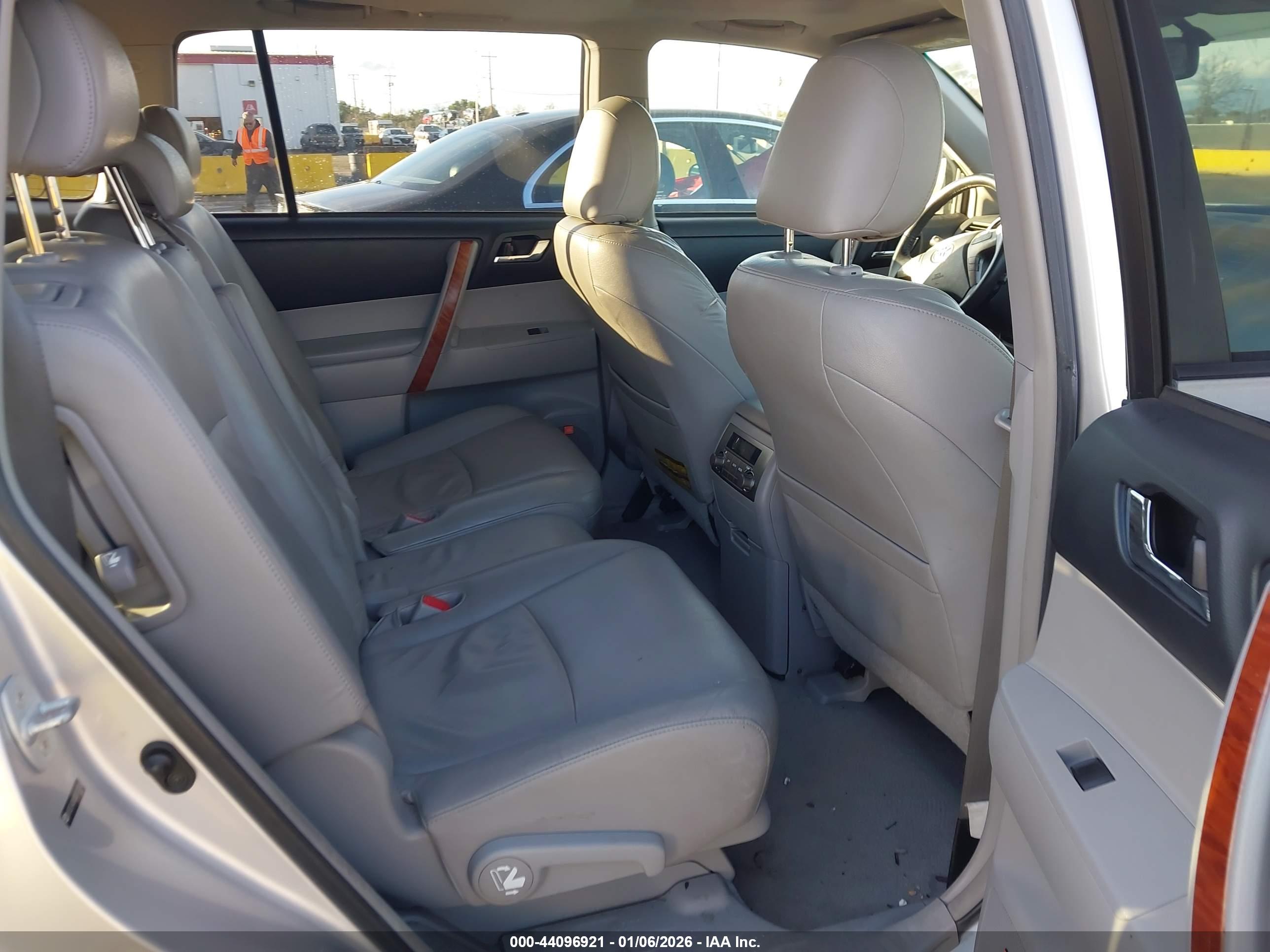 TOYOTA HIGHLANDER image 8