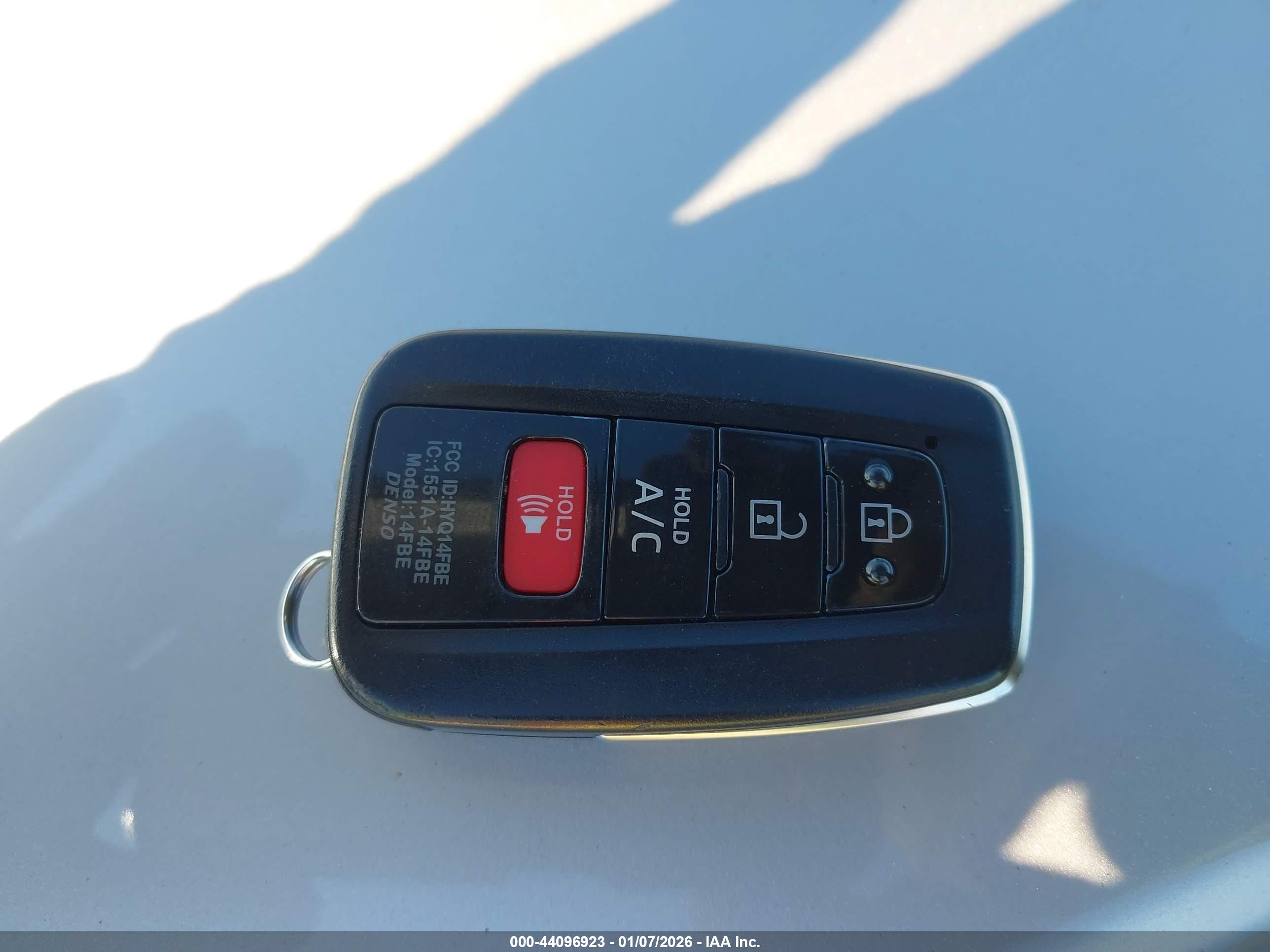 TOYOTA PRIUS image 11