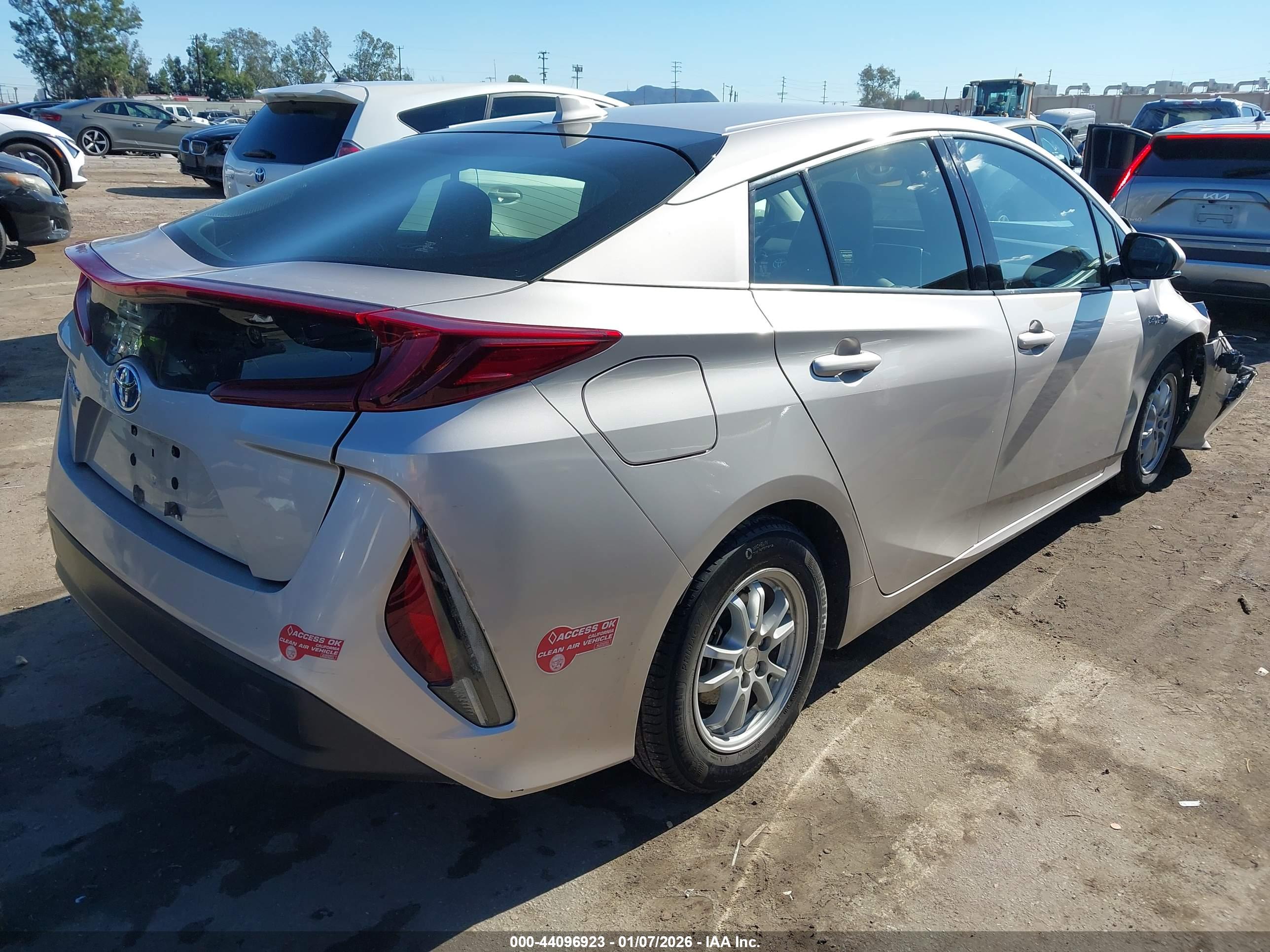 TOYOTA PRIUS image 4