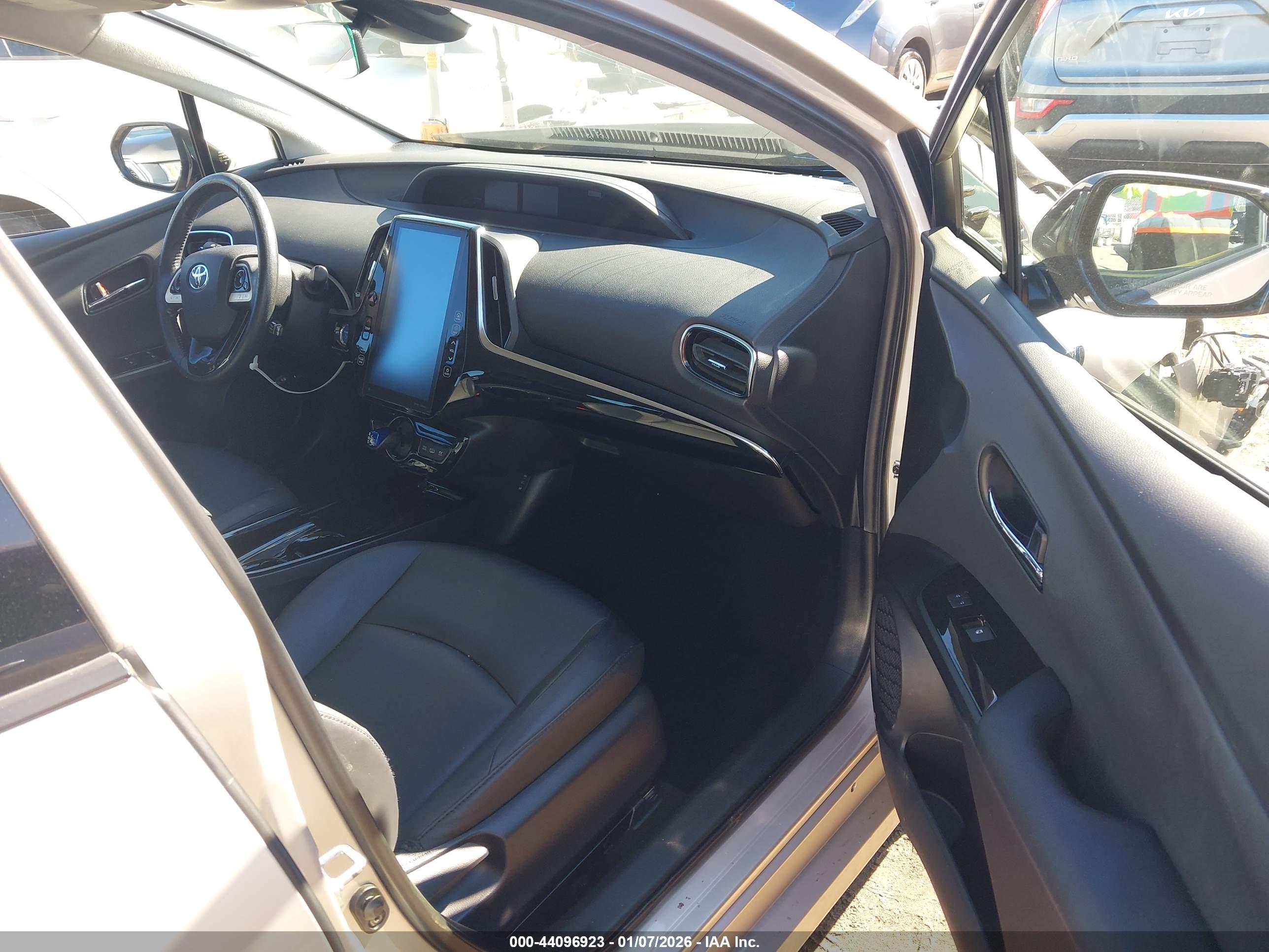 TOYOTA PRIUS image 5