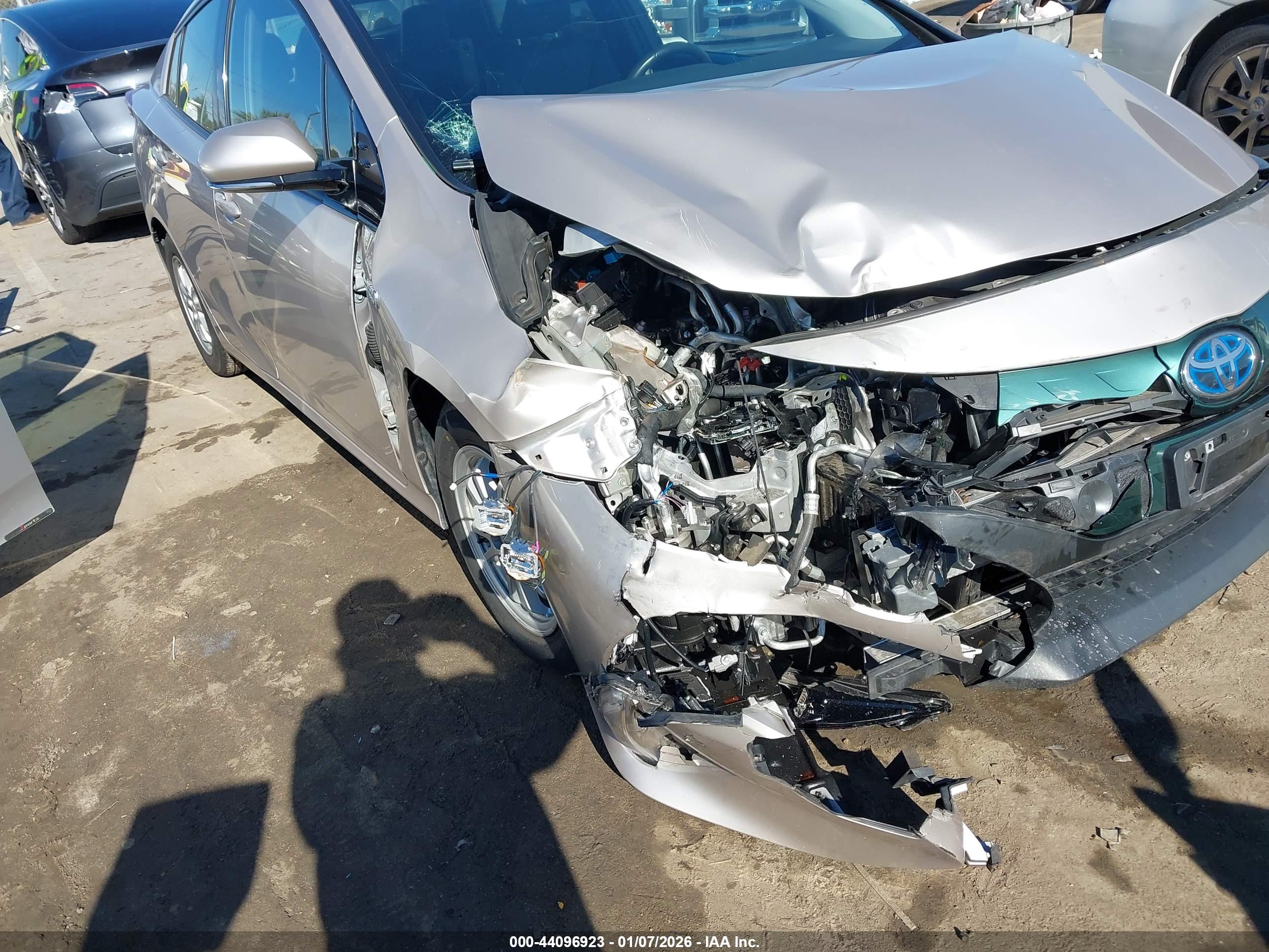 TOYOTA PRIUS image 6
