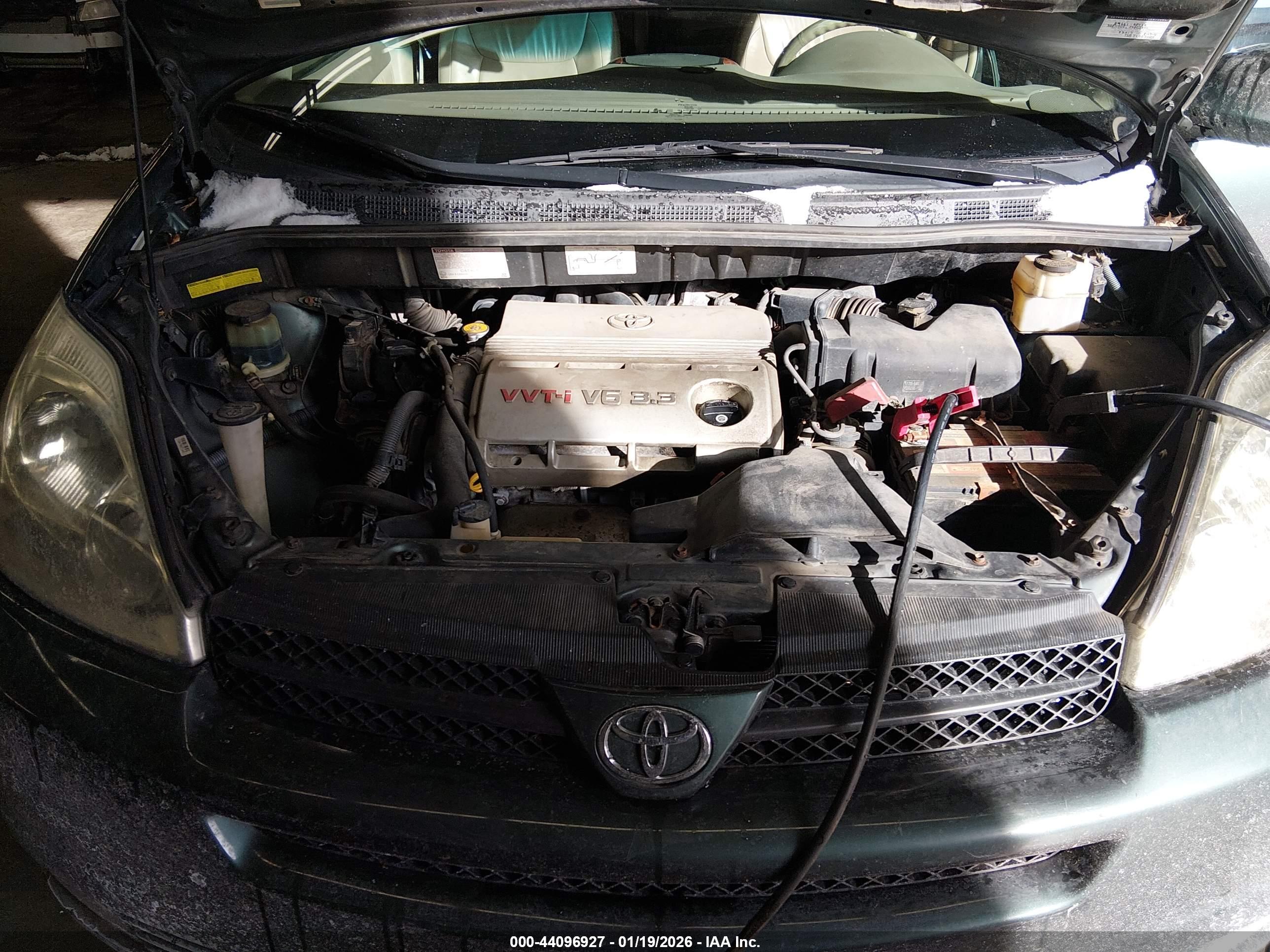 TOYOTA SIENNA image 10