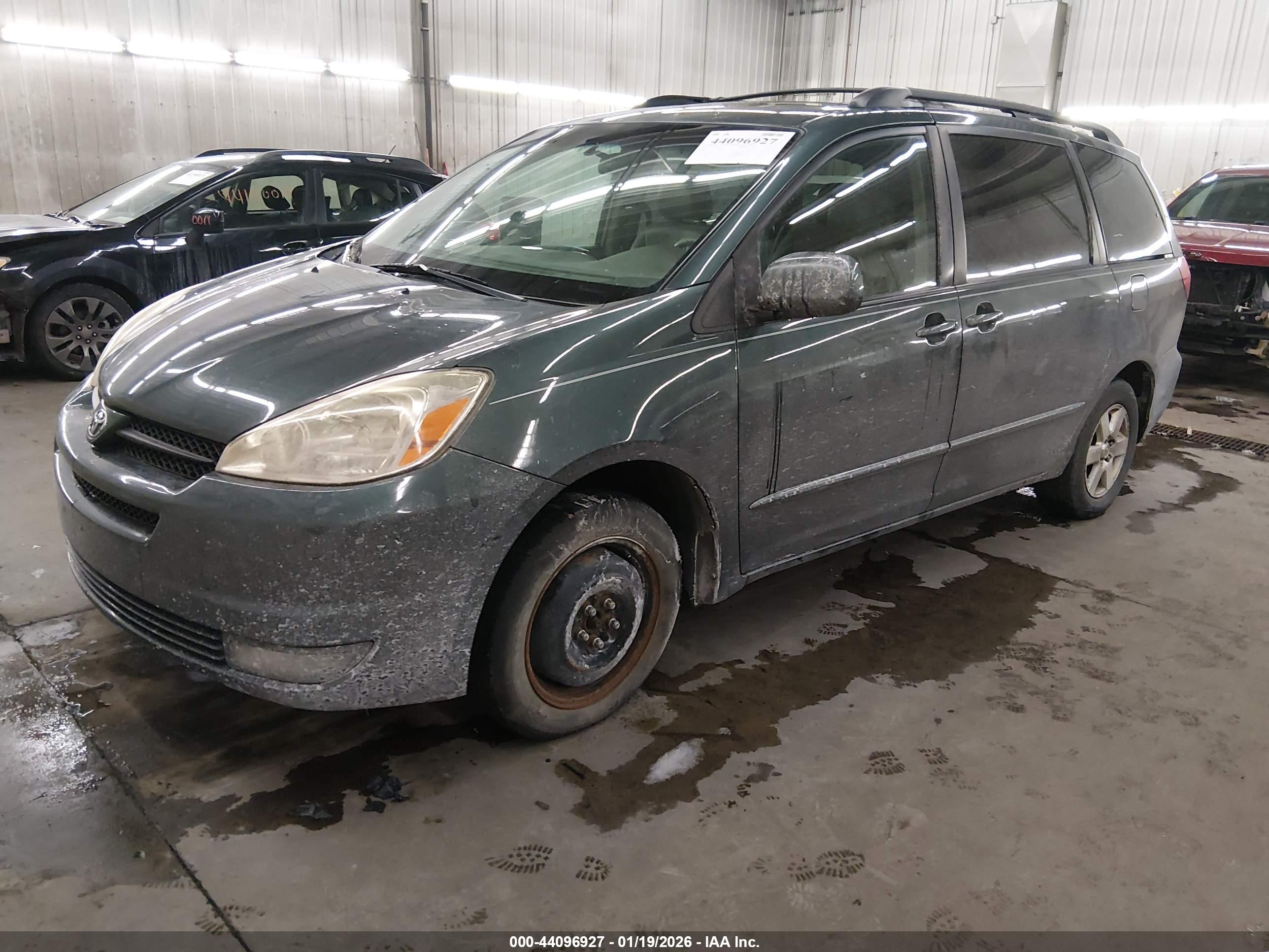 TOYOTA SIENNA image 2