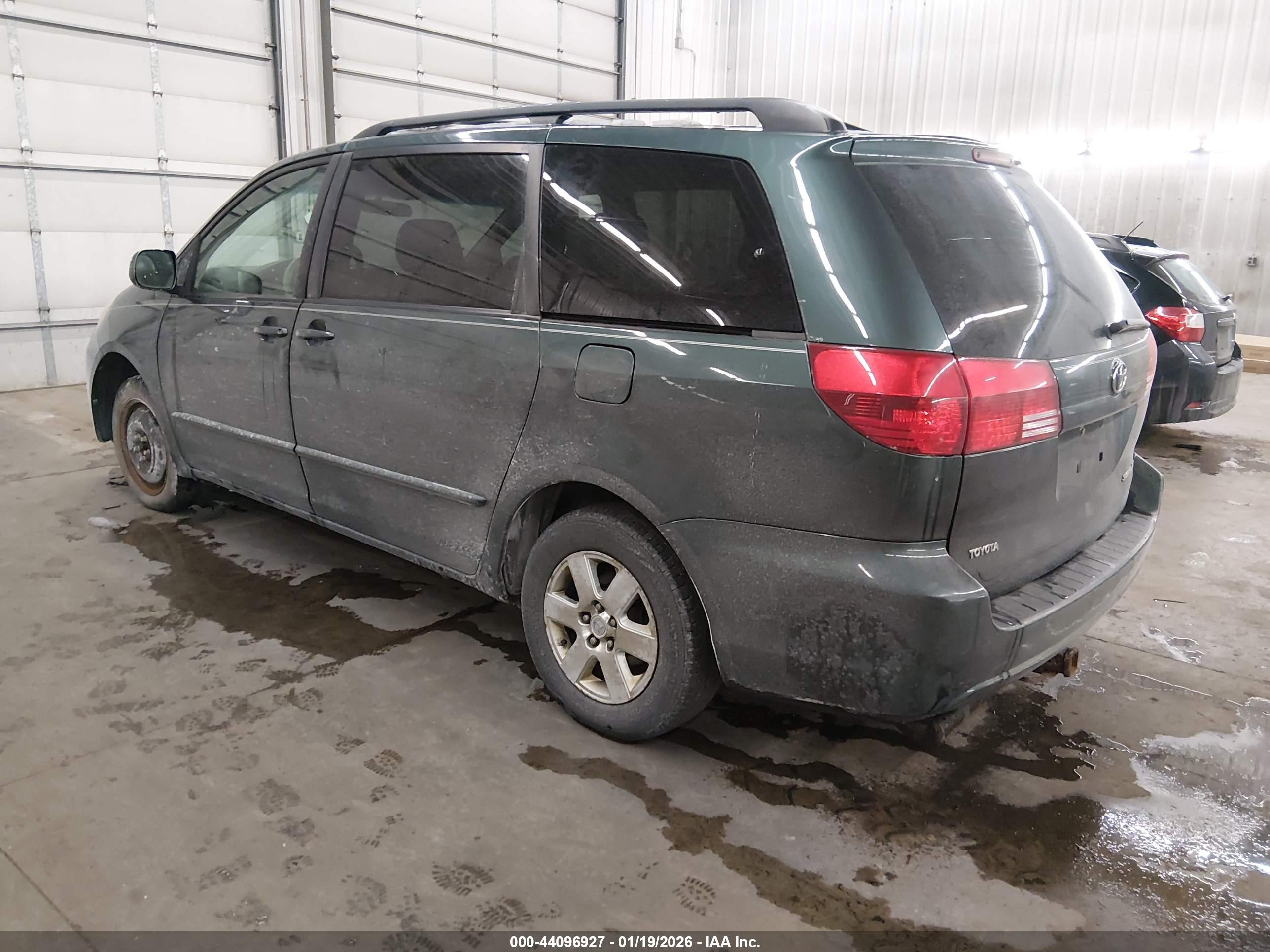 TOYOTA SIENNA image 3
