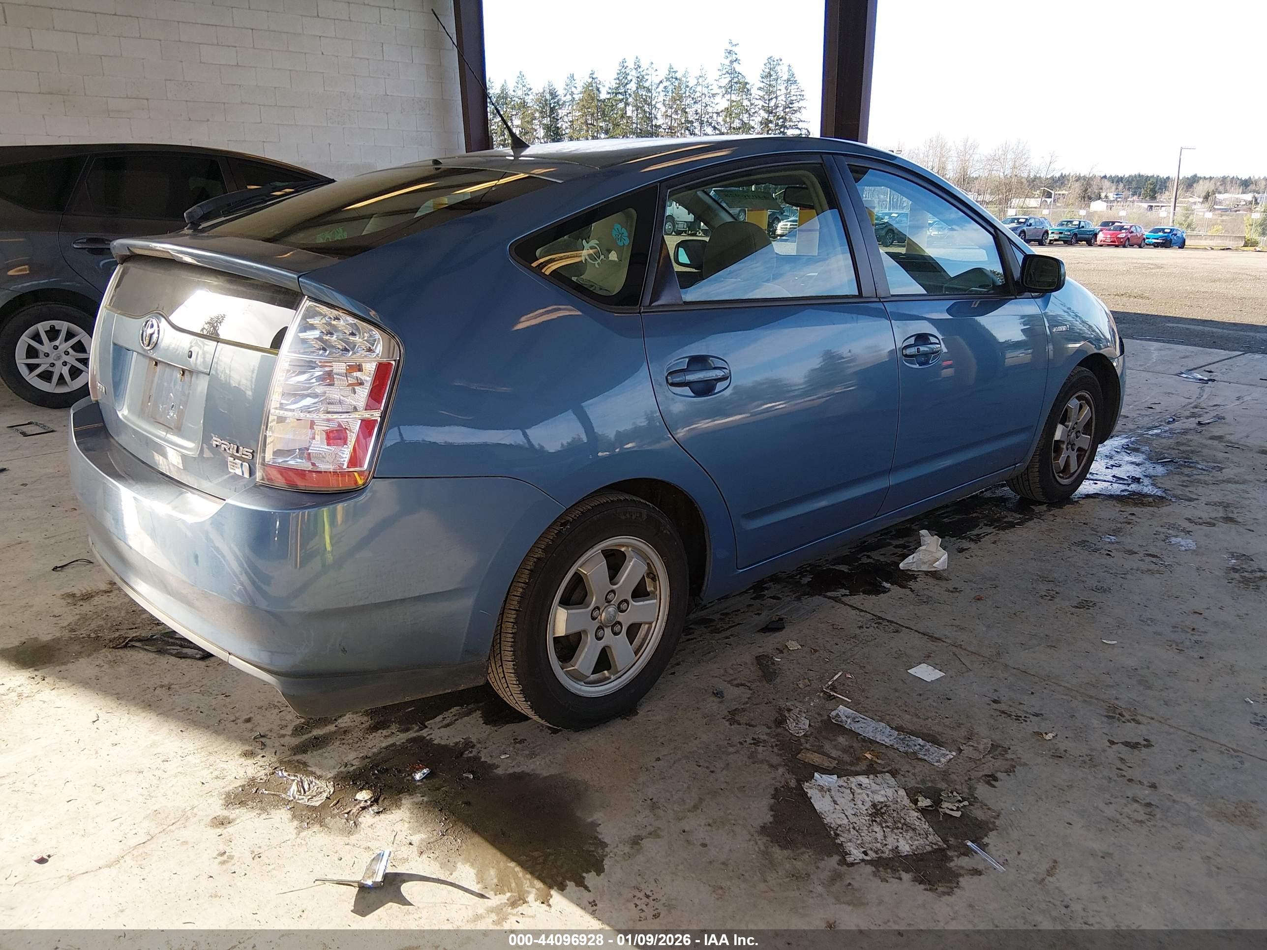 TOYOTA PRIUS image 4